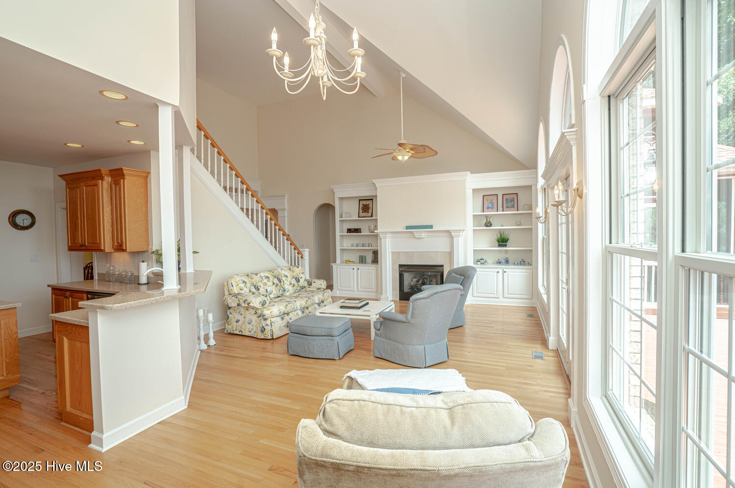 100510807 | Photo 16