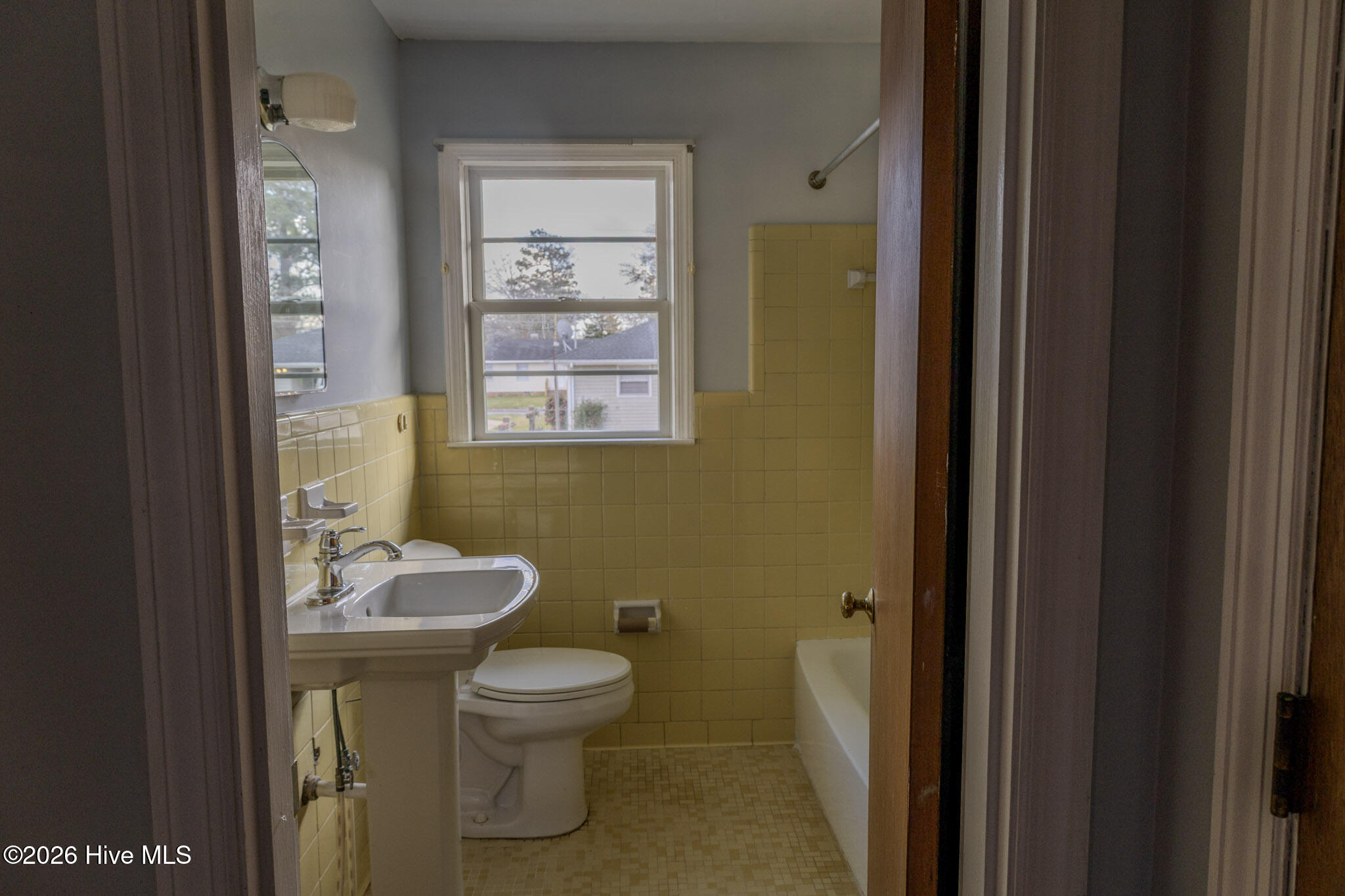 100560249 | Photo 11