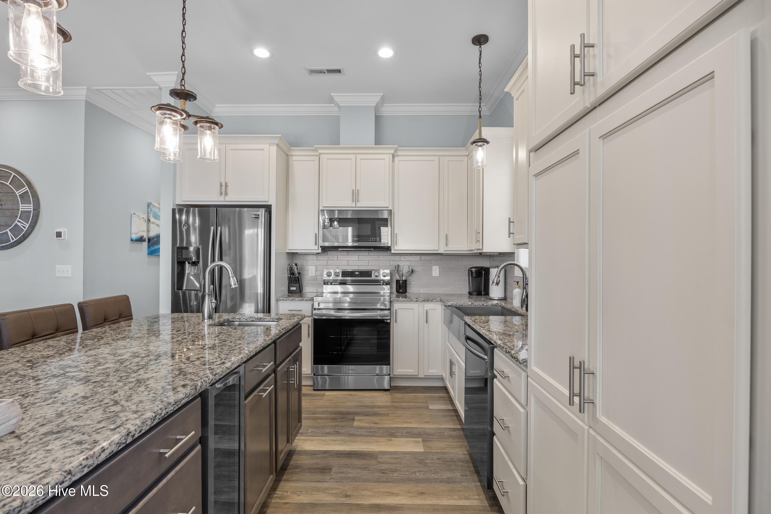 100562655 | Photo 18