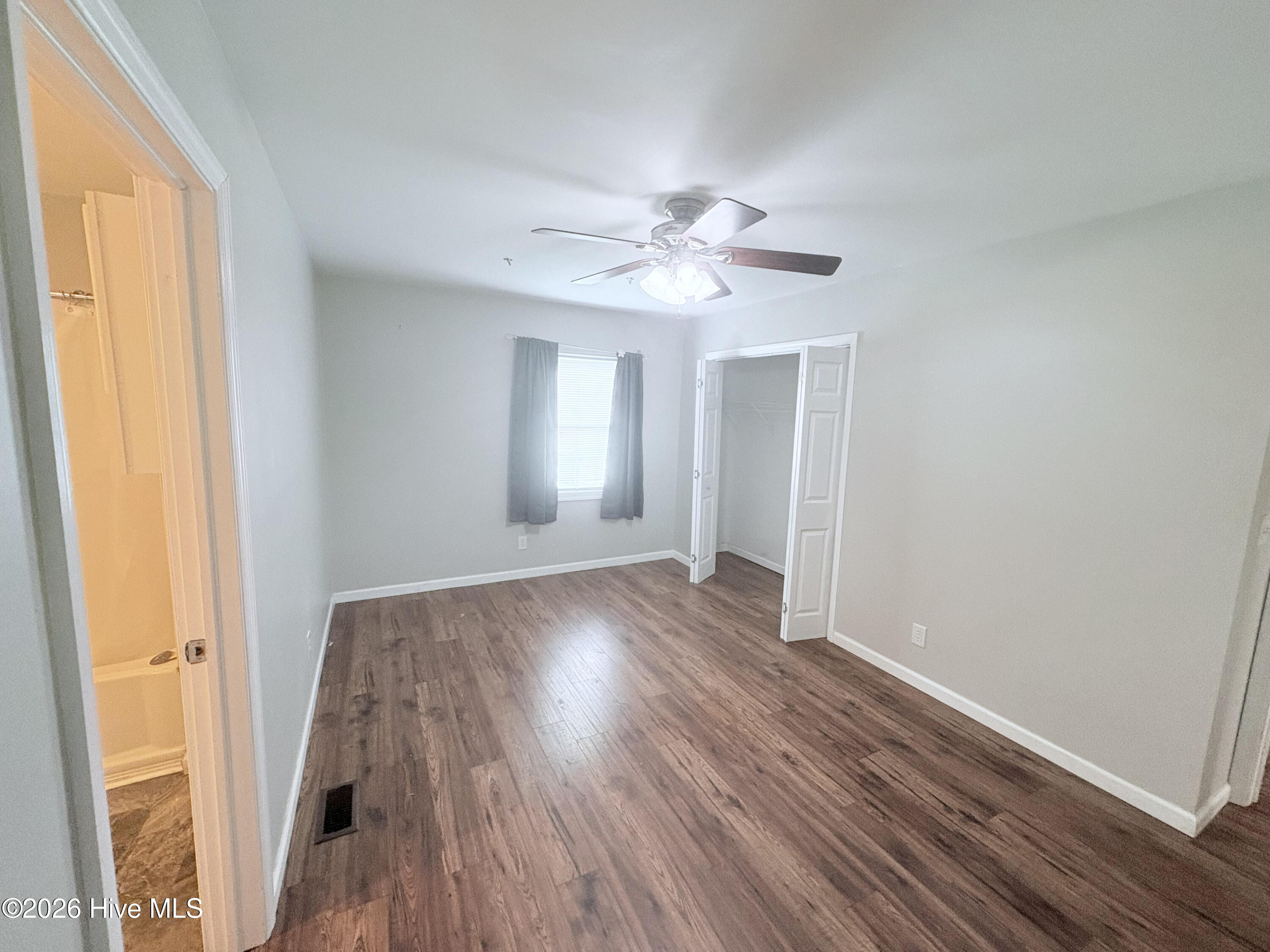 100566369 | Photo 34