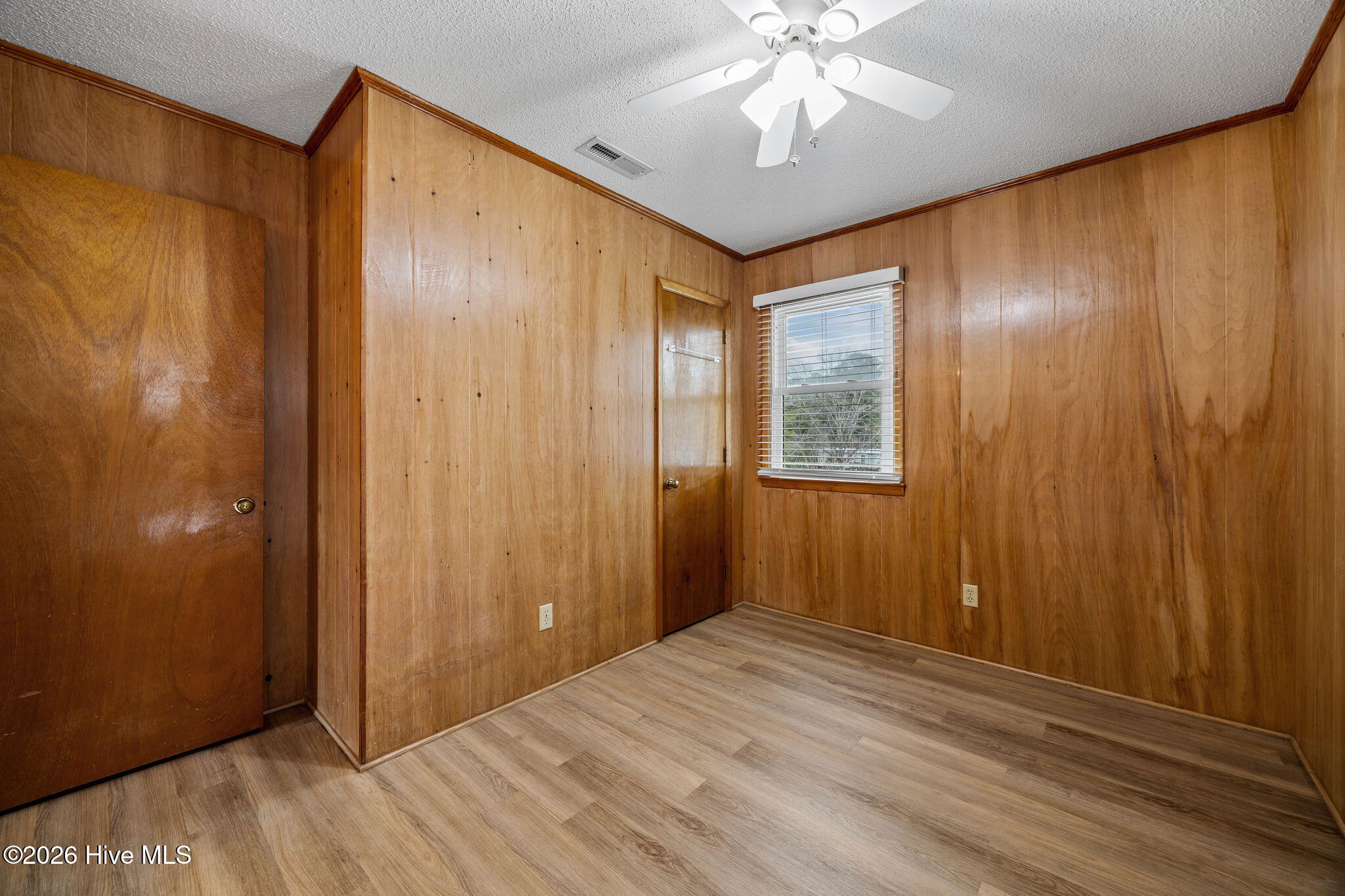 100555890 | Photo 23