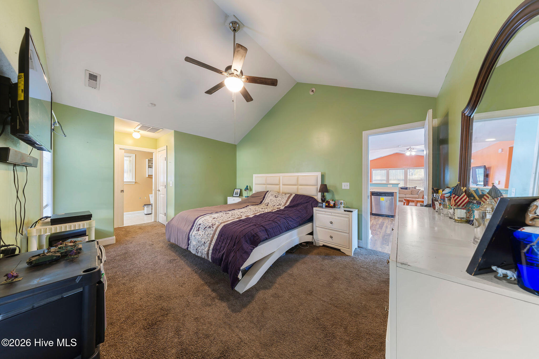 100548212 | Photo 22