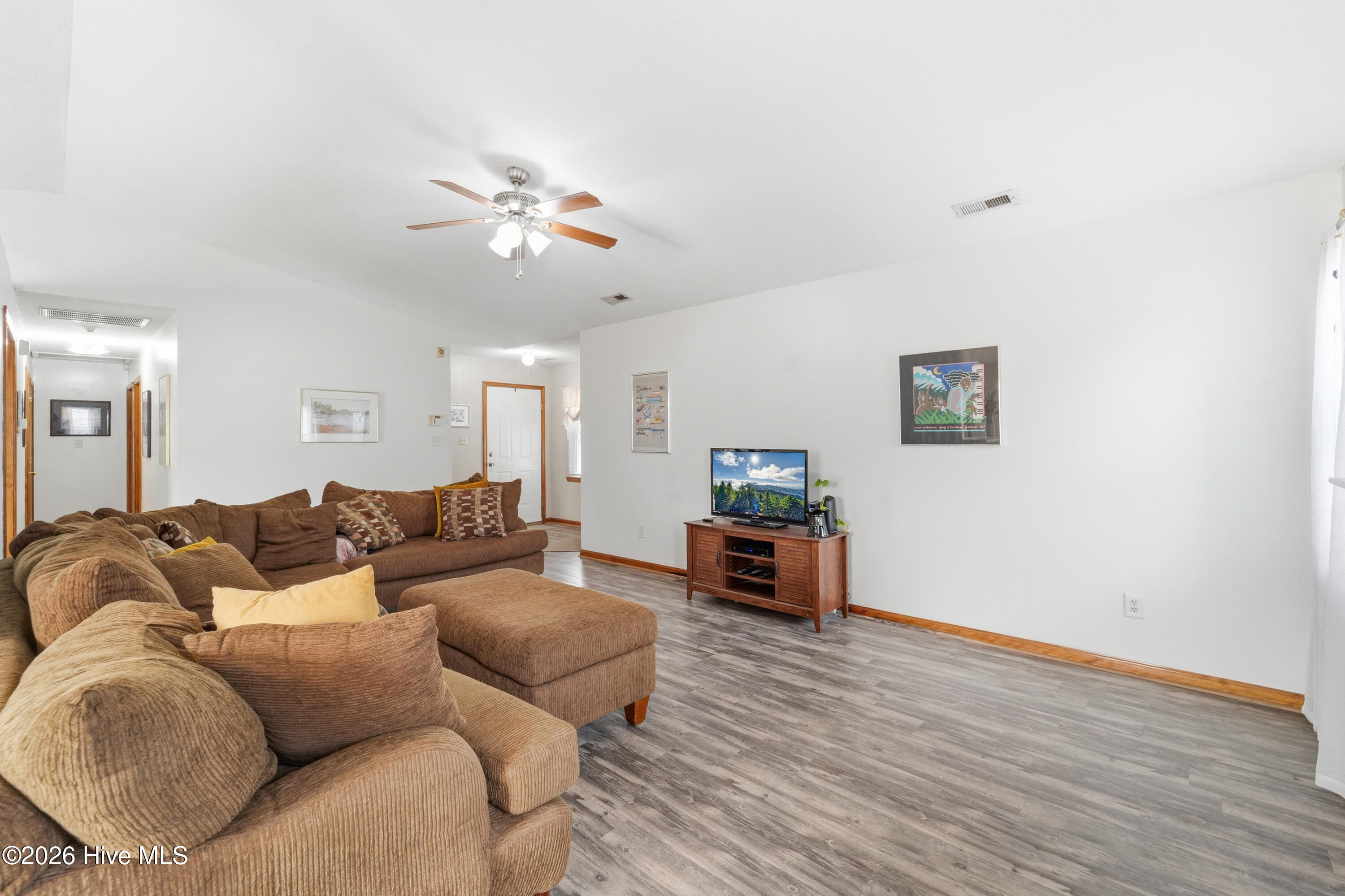 100562378 | Photo 13