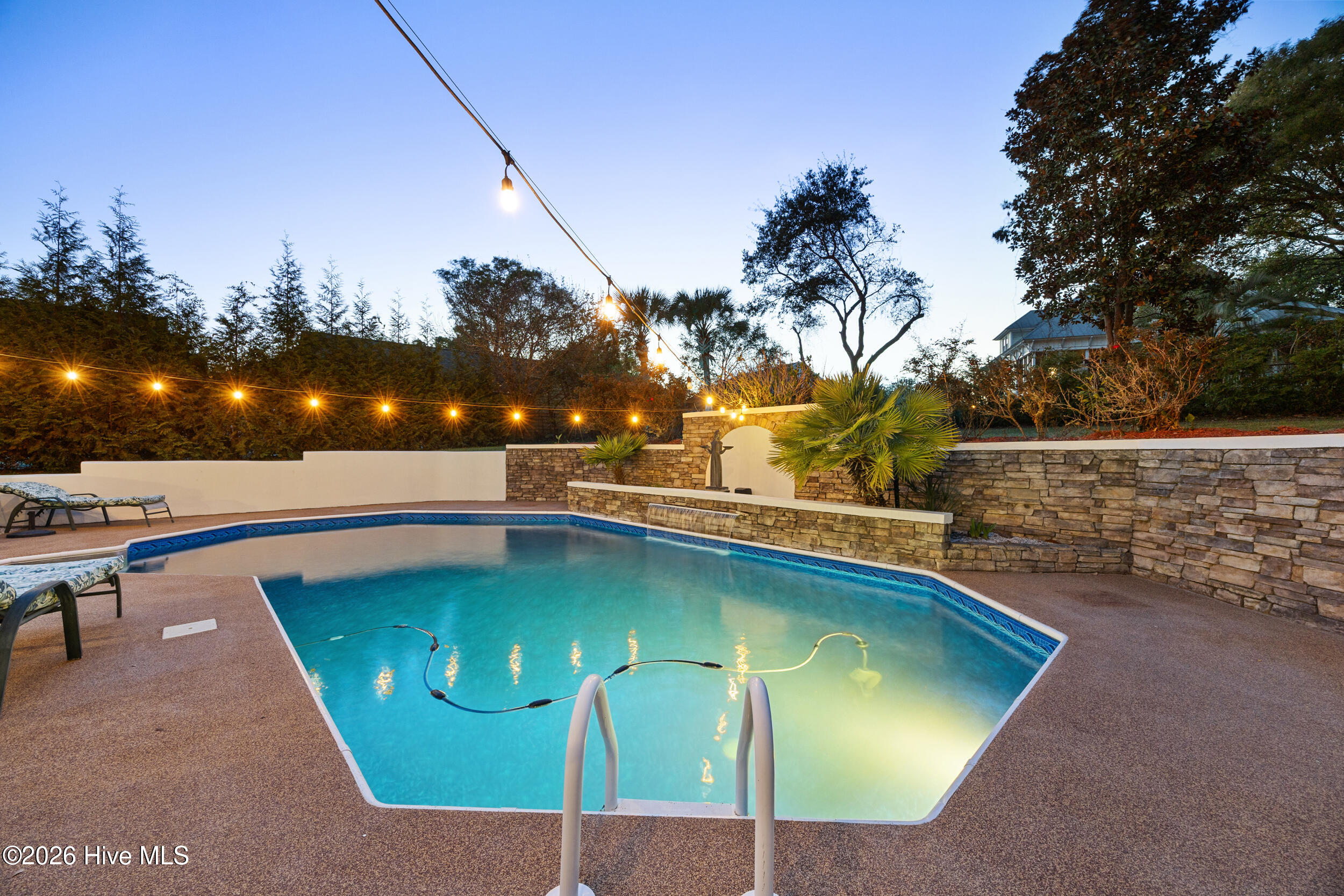 100567542 | Photo 93