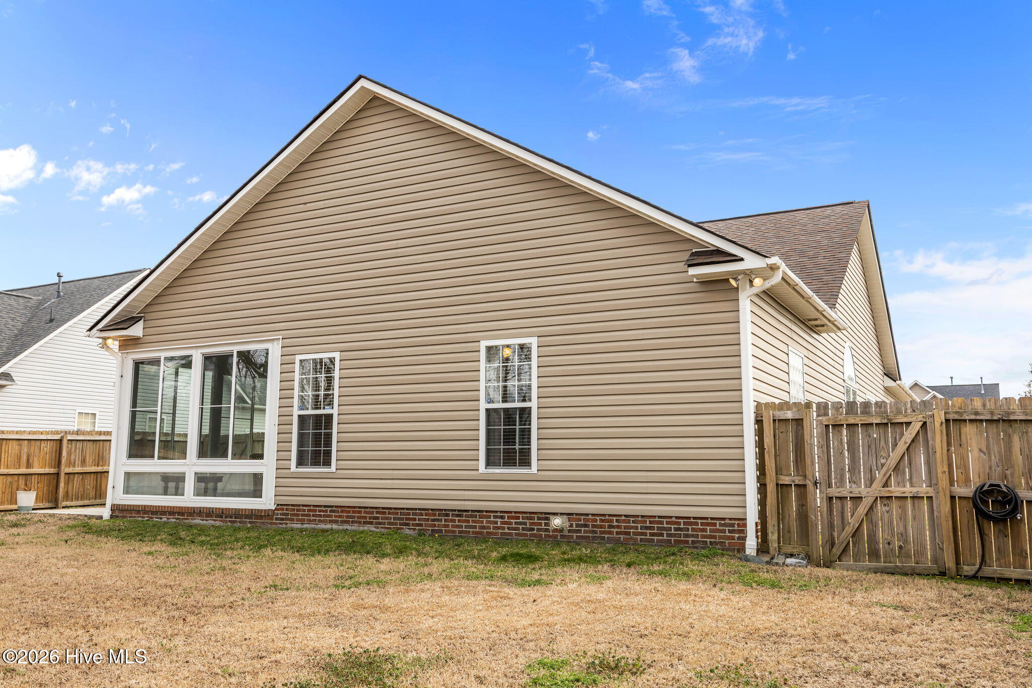 100557483 | Photo 35