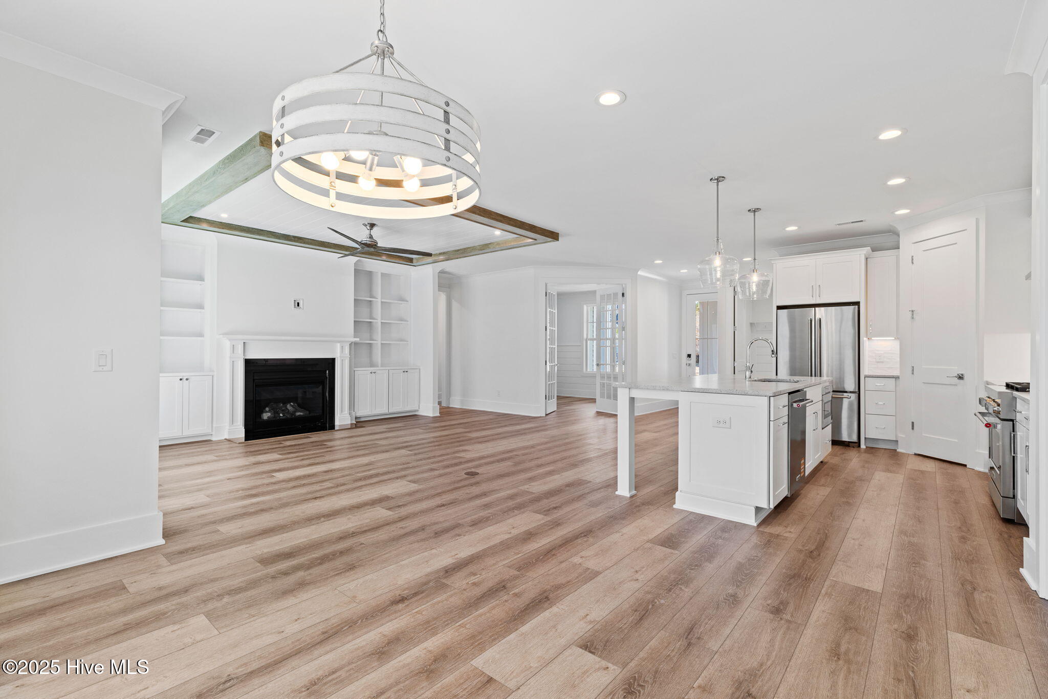 100523885 | Photo 31