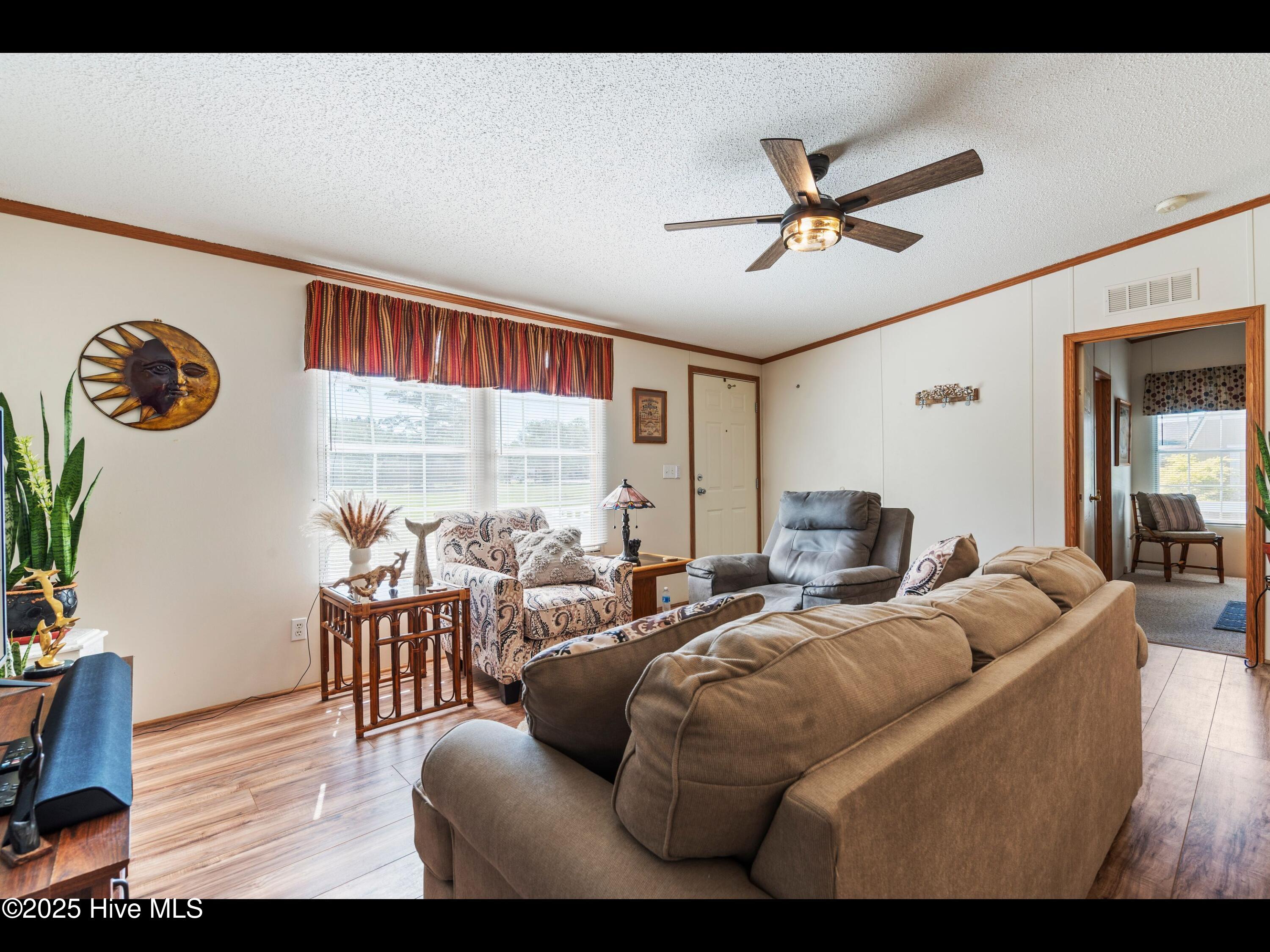 100516812 | Photo 16