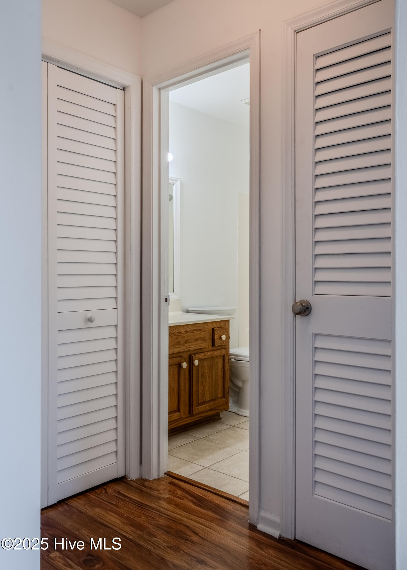 100534188 | Photo 25