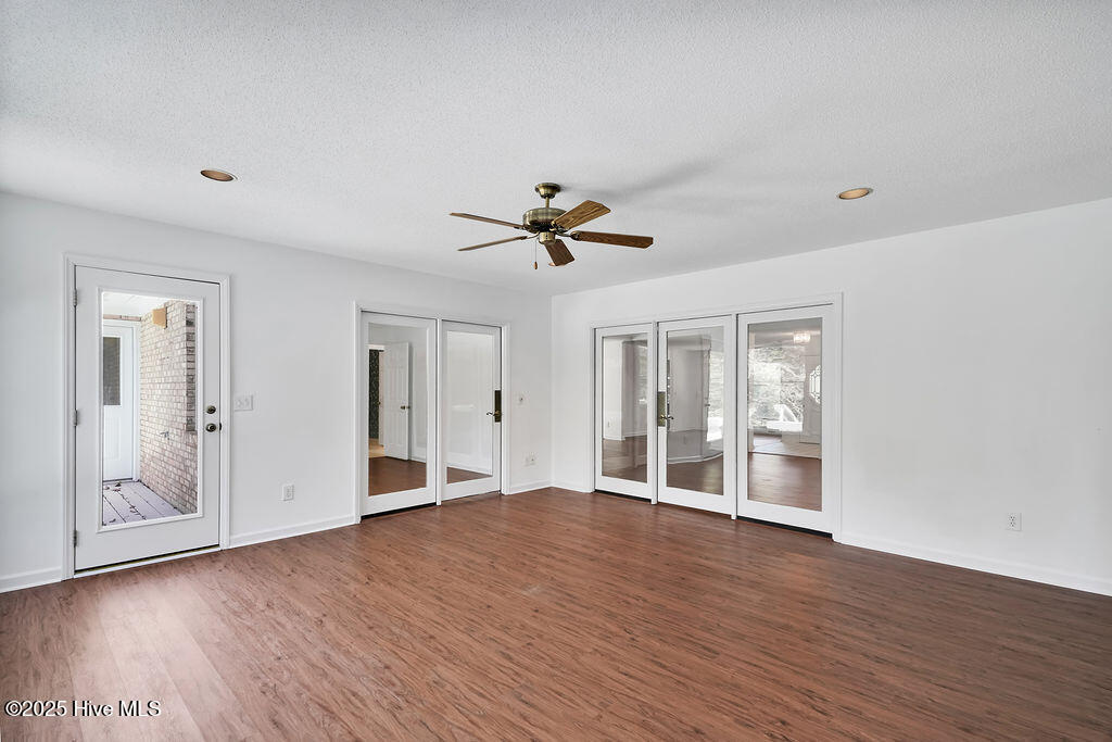 100532776 | Photo 15