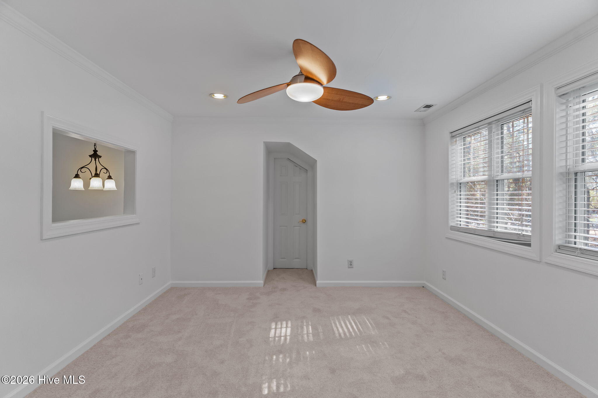 100562796 | Photo 30