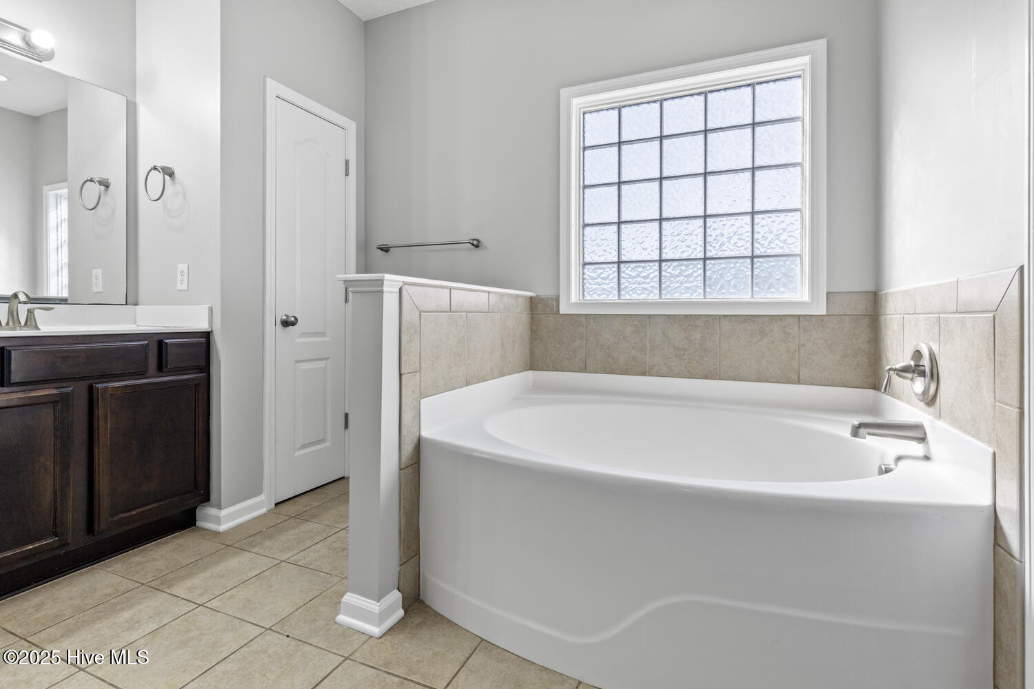 100540100 | Photo 15