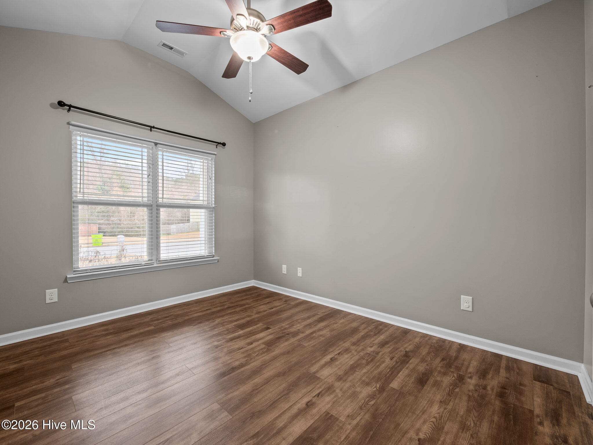 100552892 | Photo 28