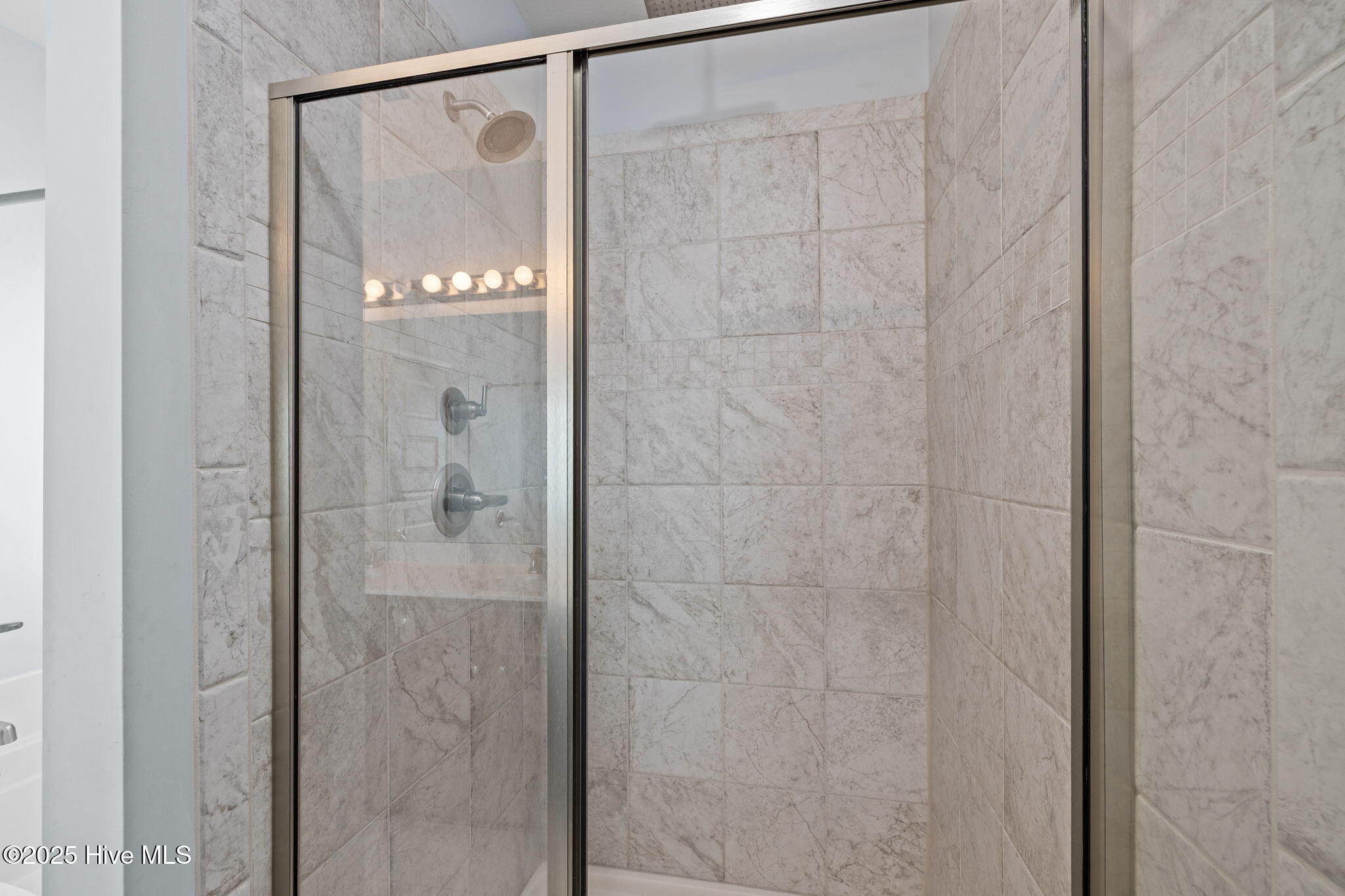 100544125 | Photo 30