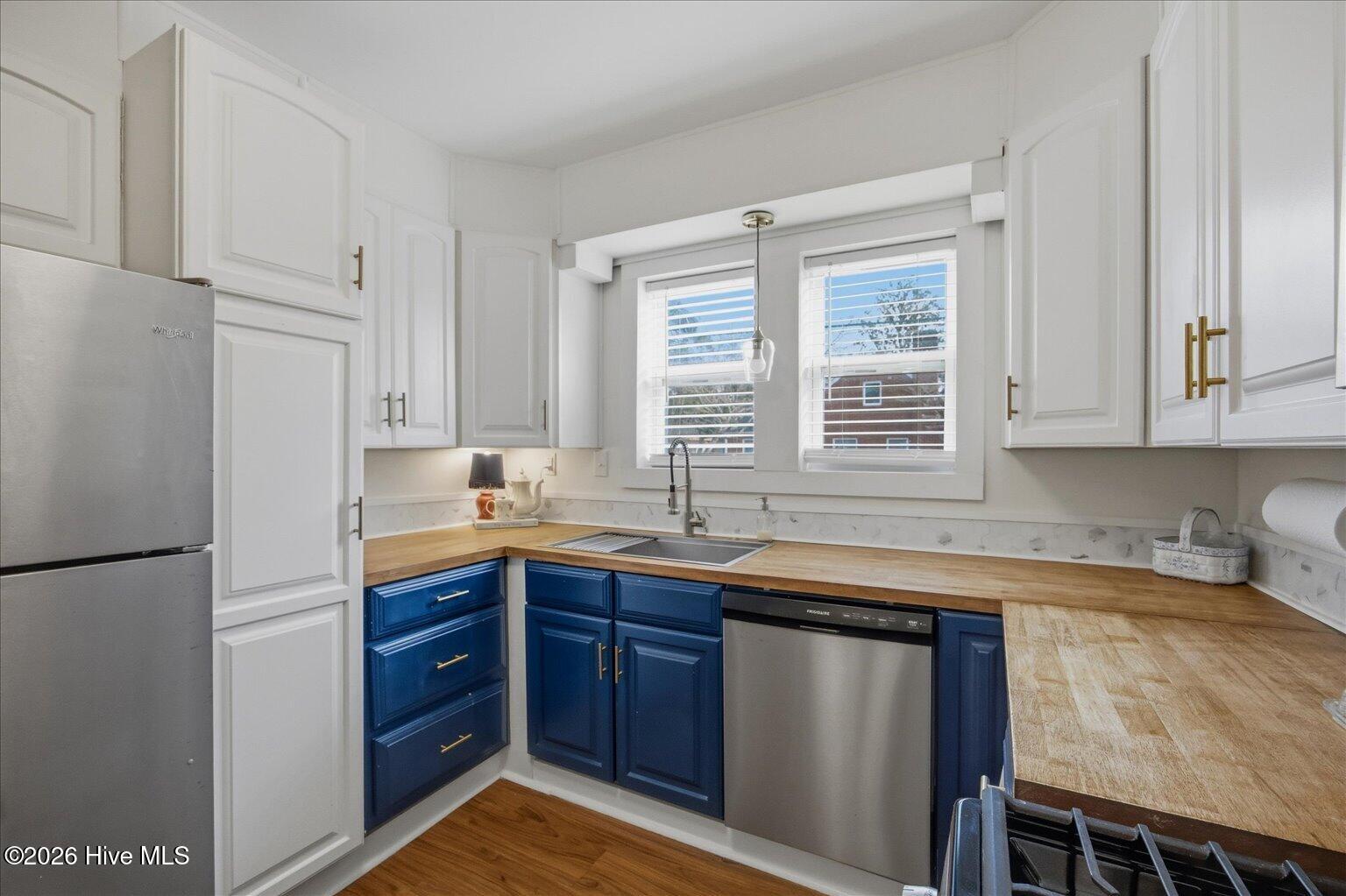 100557865 | Photo 25