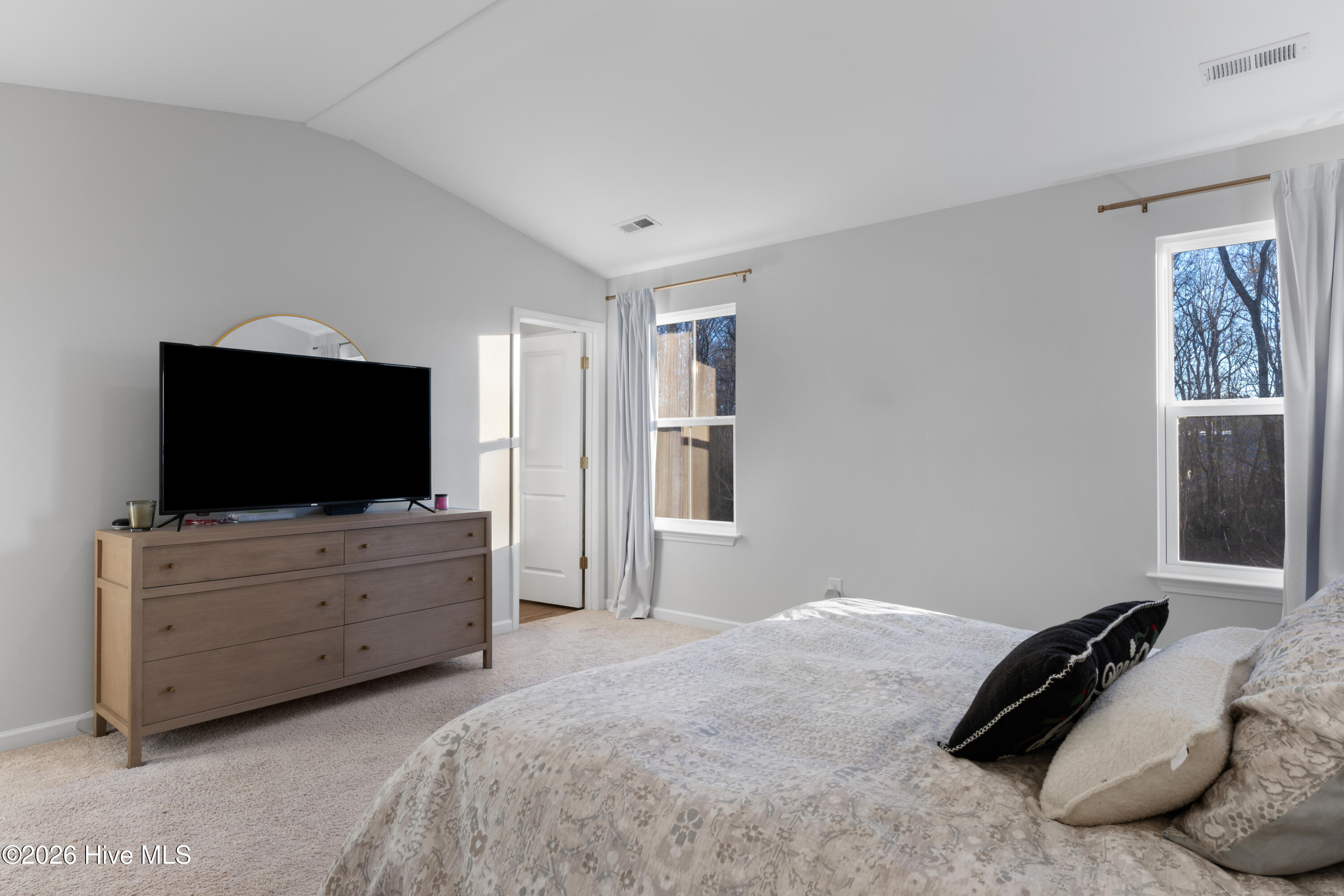 100555371 | Photo 26