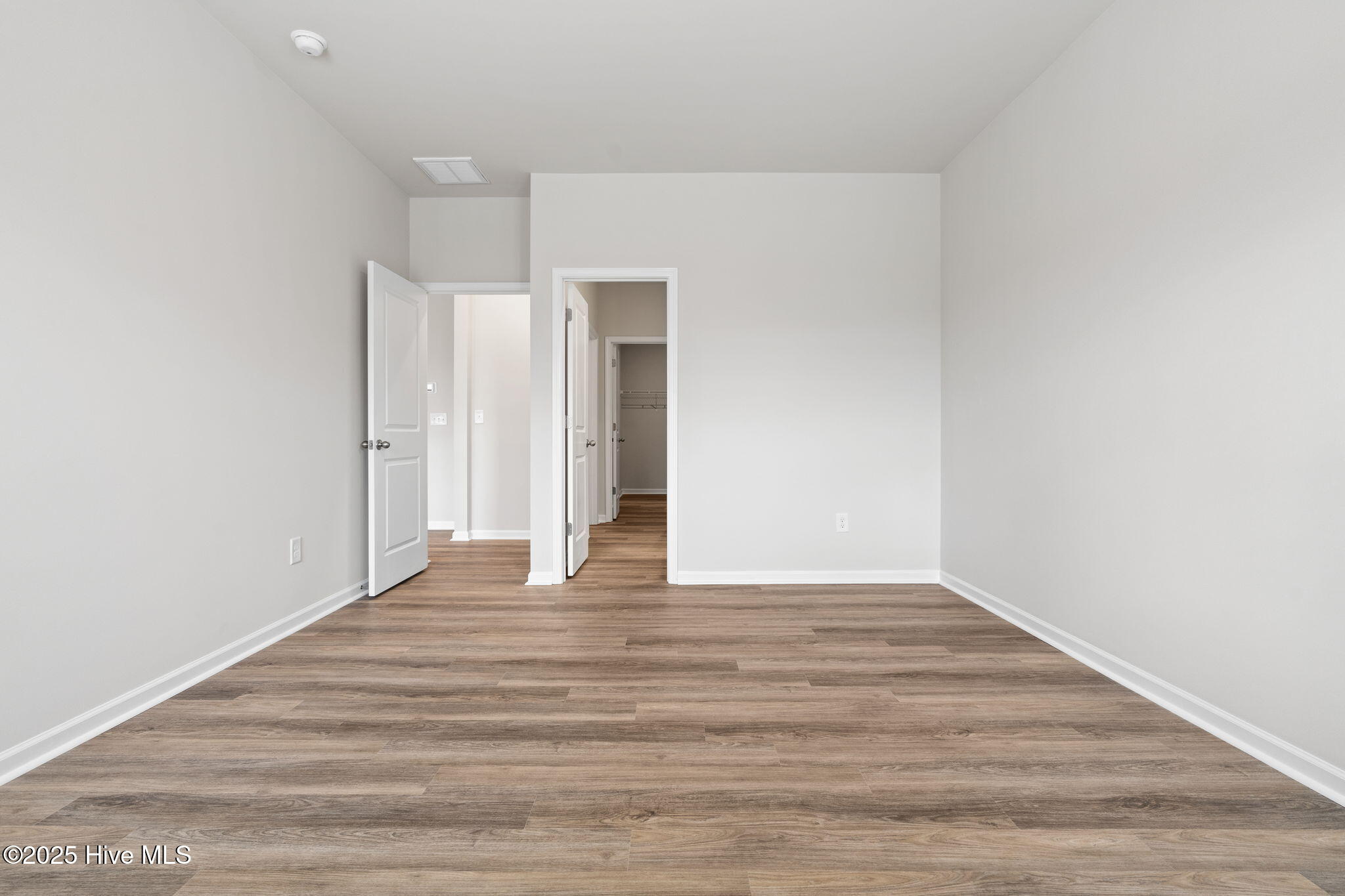 100532867 | Photo 13