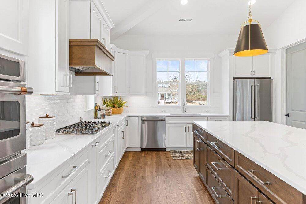 100568013 | Photo 11