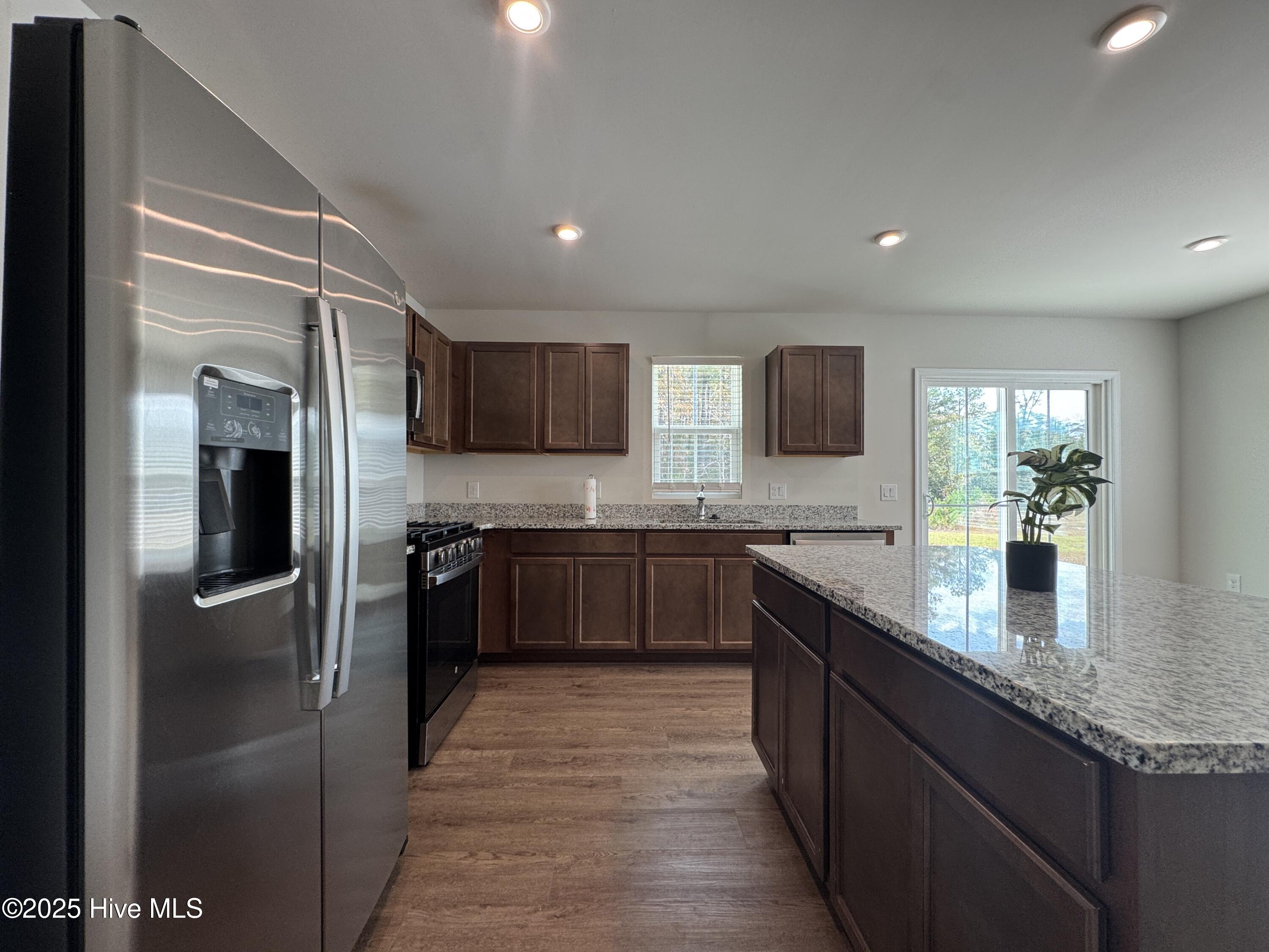 100542887 | Photo 10