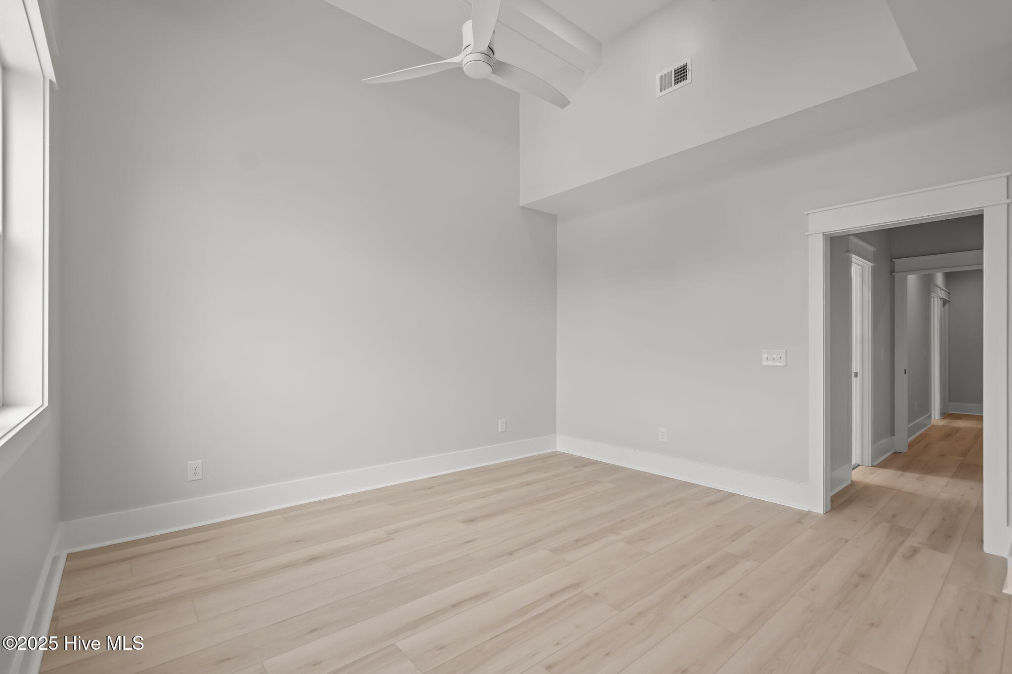 100537878 | Photo 25