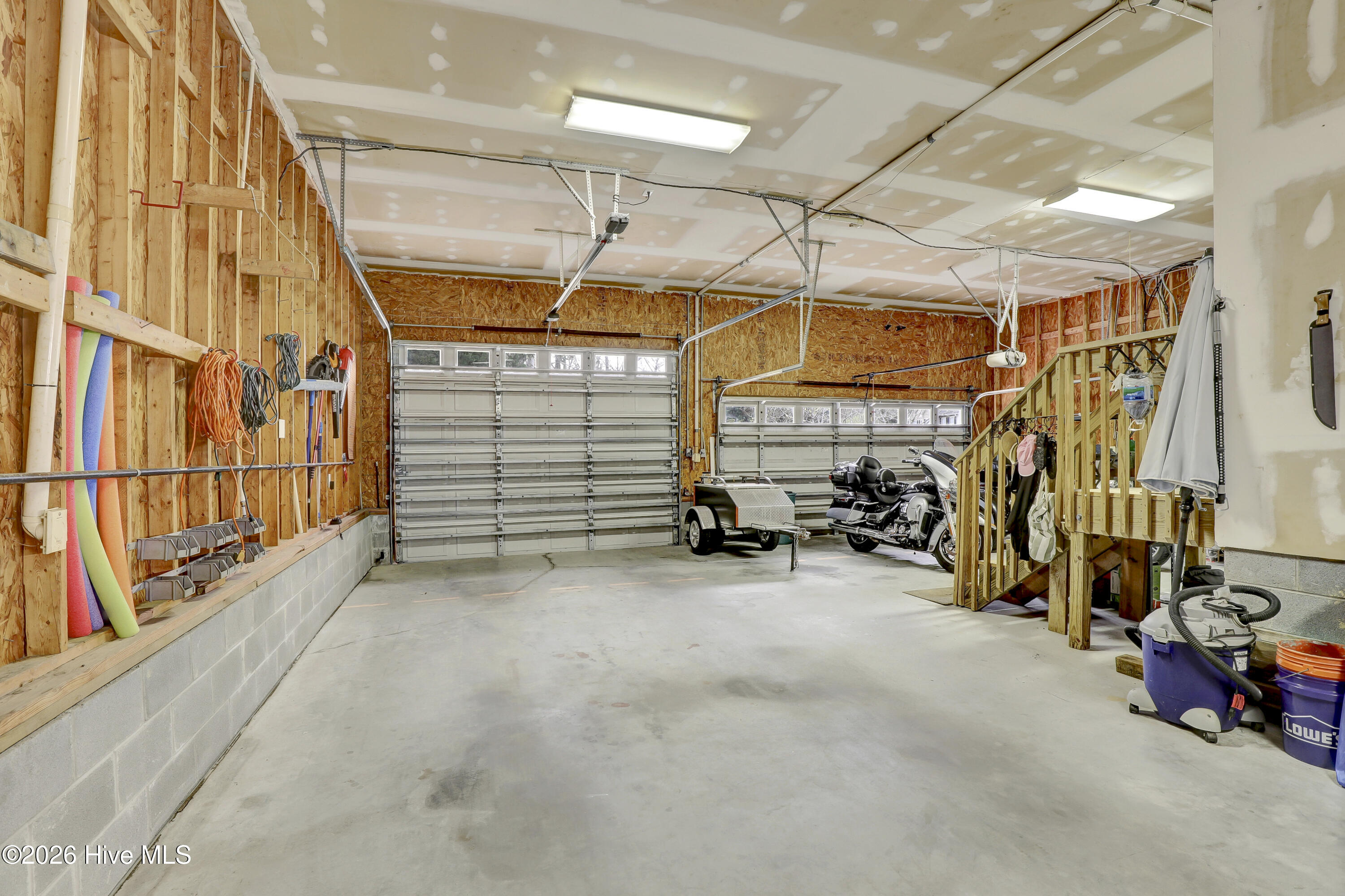 100563243 | Photo 45