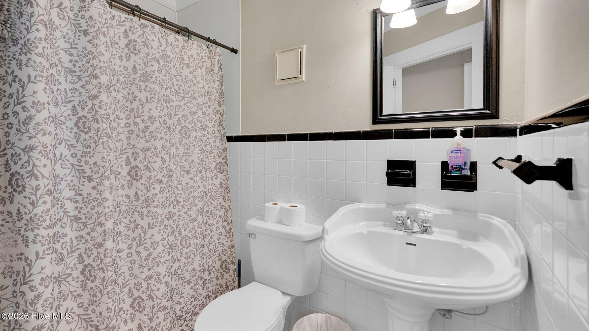 19-web-or-mls-1902 Sherwood Drive-17