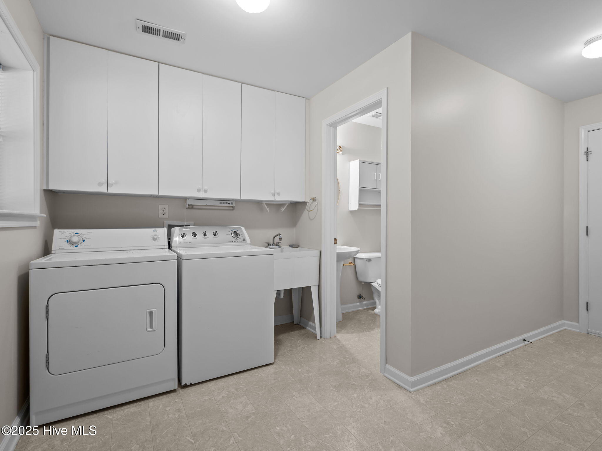 100536740 | Photo 34