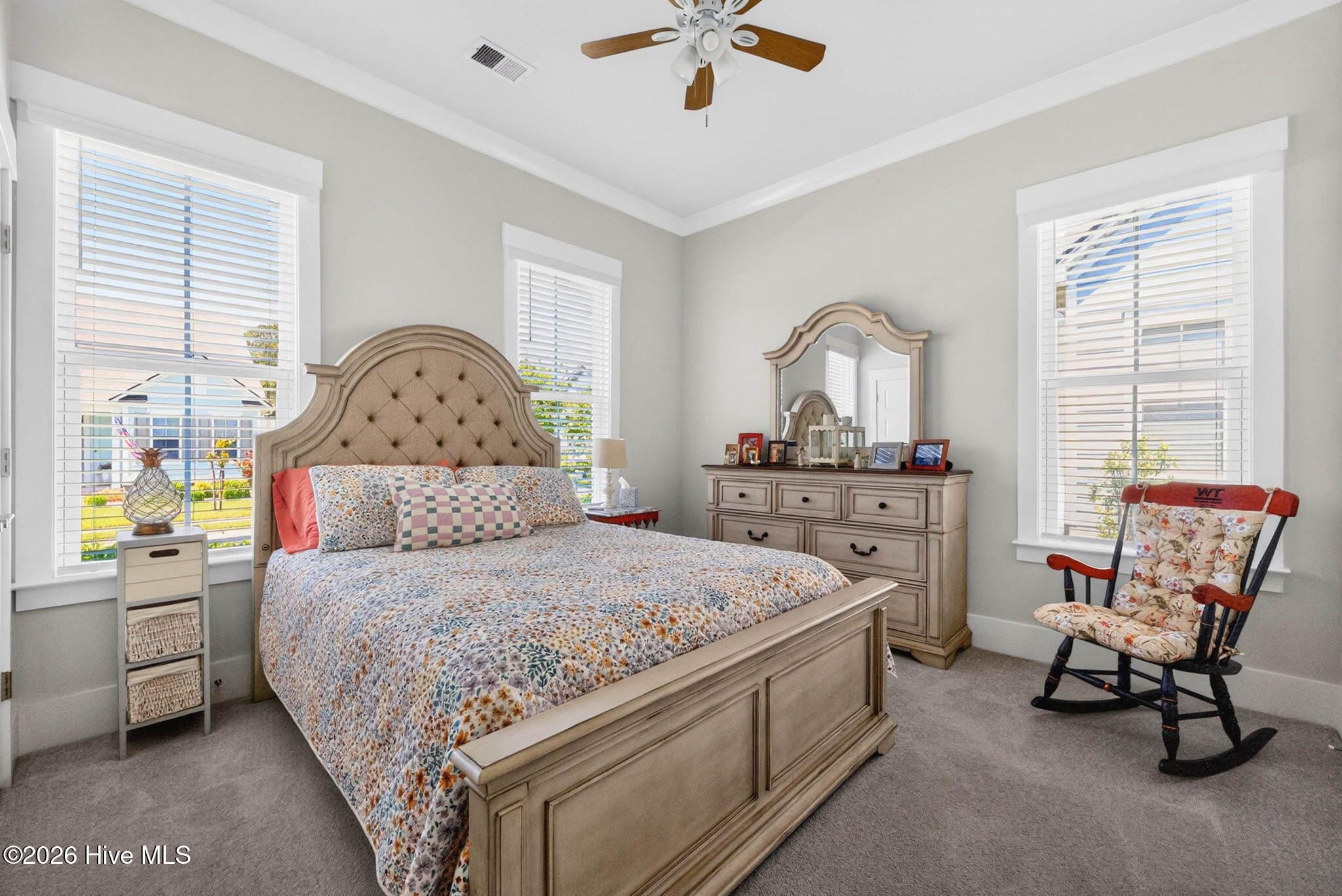 100567275 | Photo 14