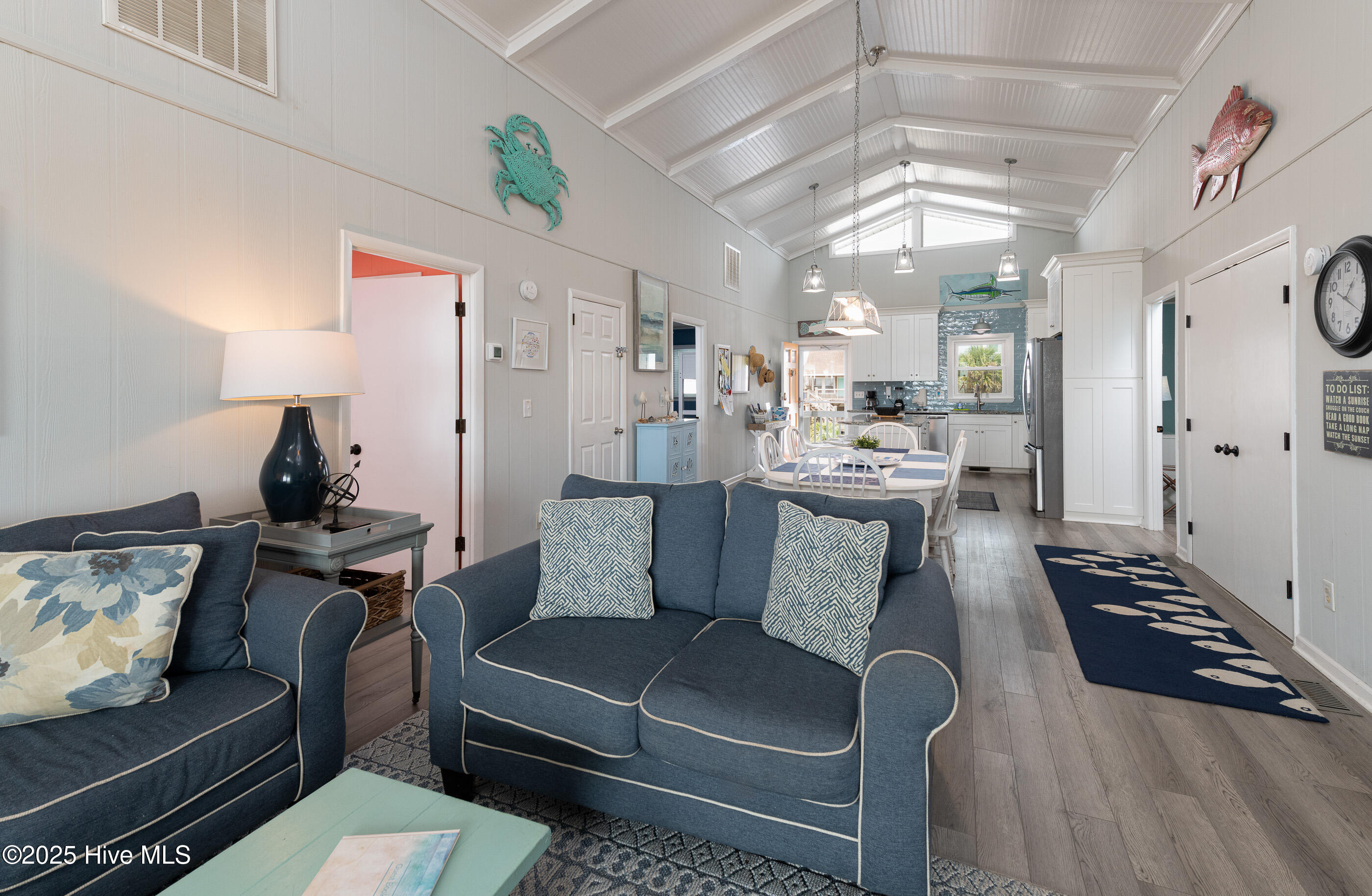 100530015 | Photo 22