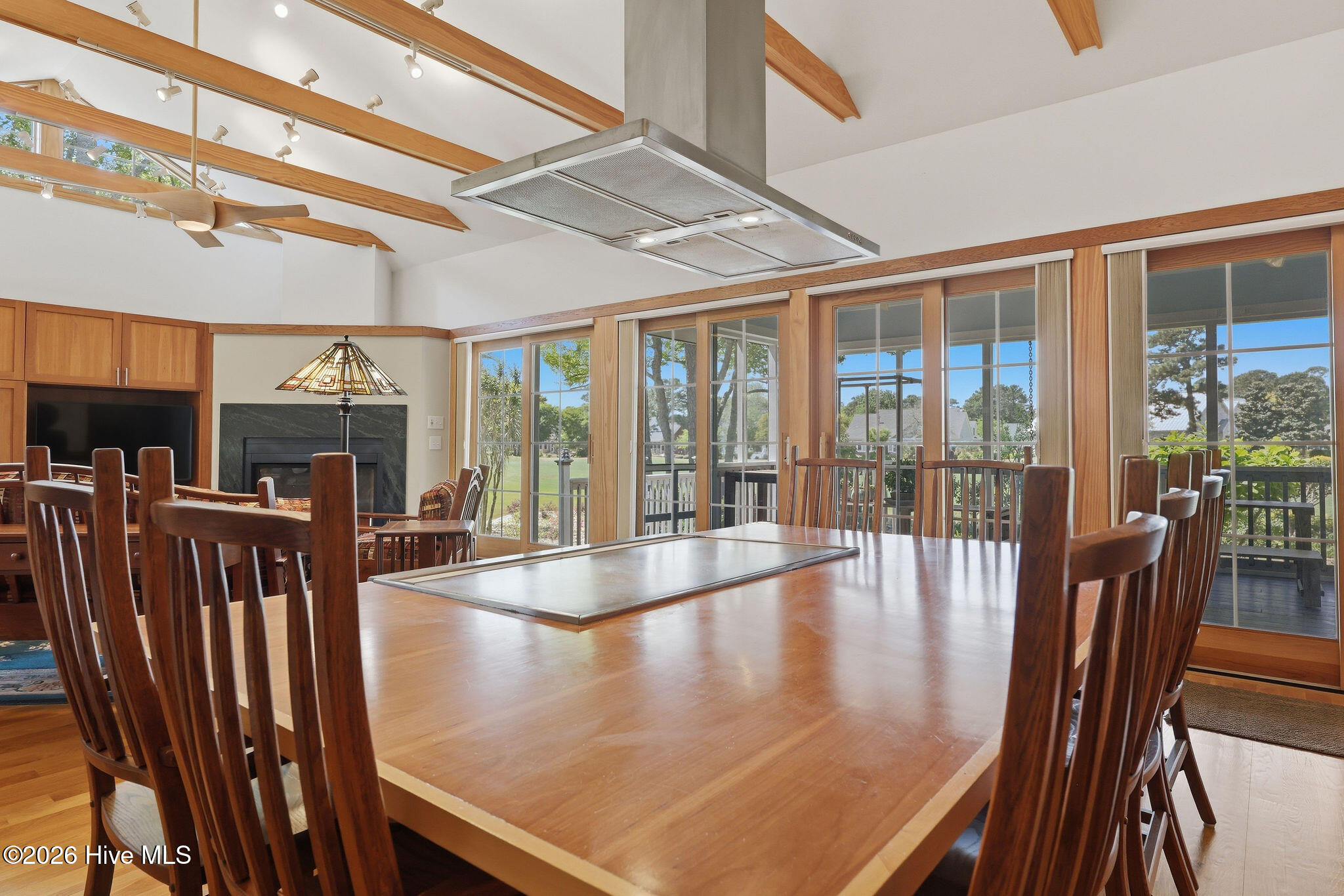 100569152 | Photo 21