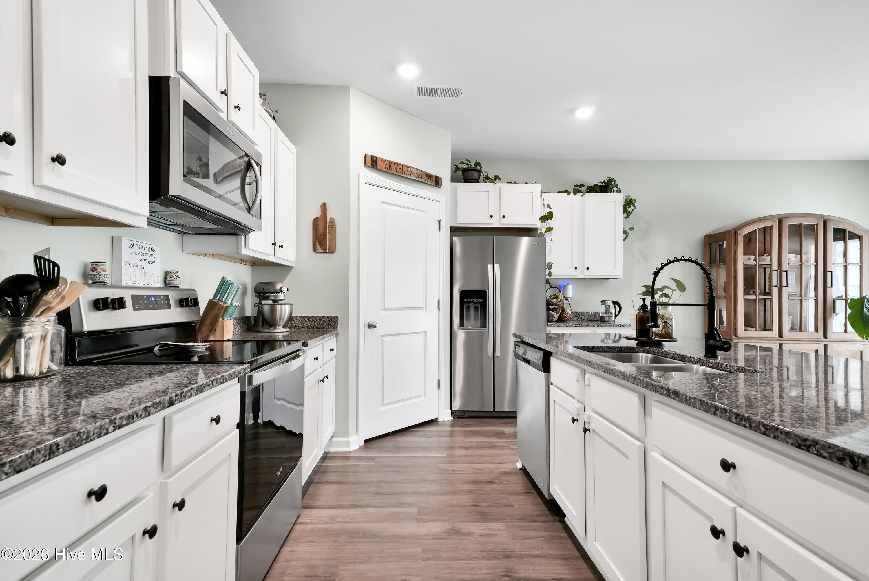 100563404 | Photo 10