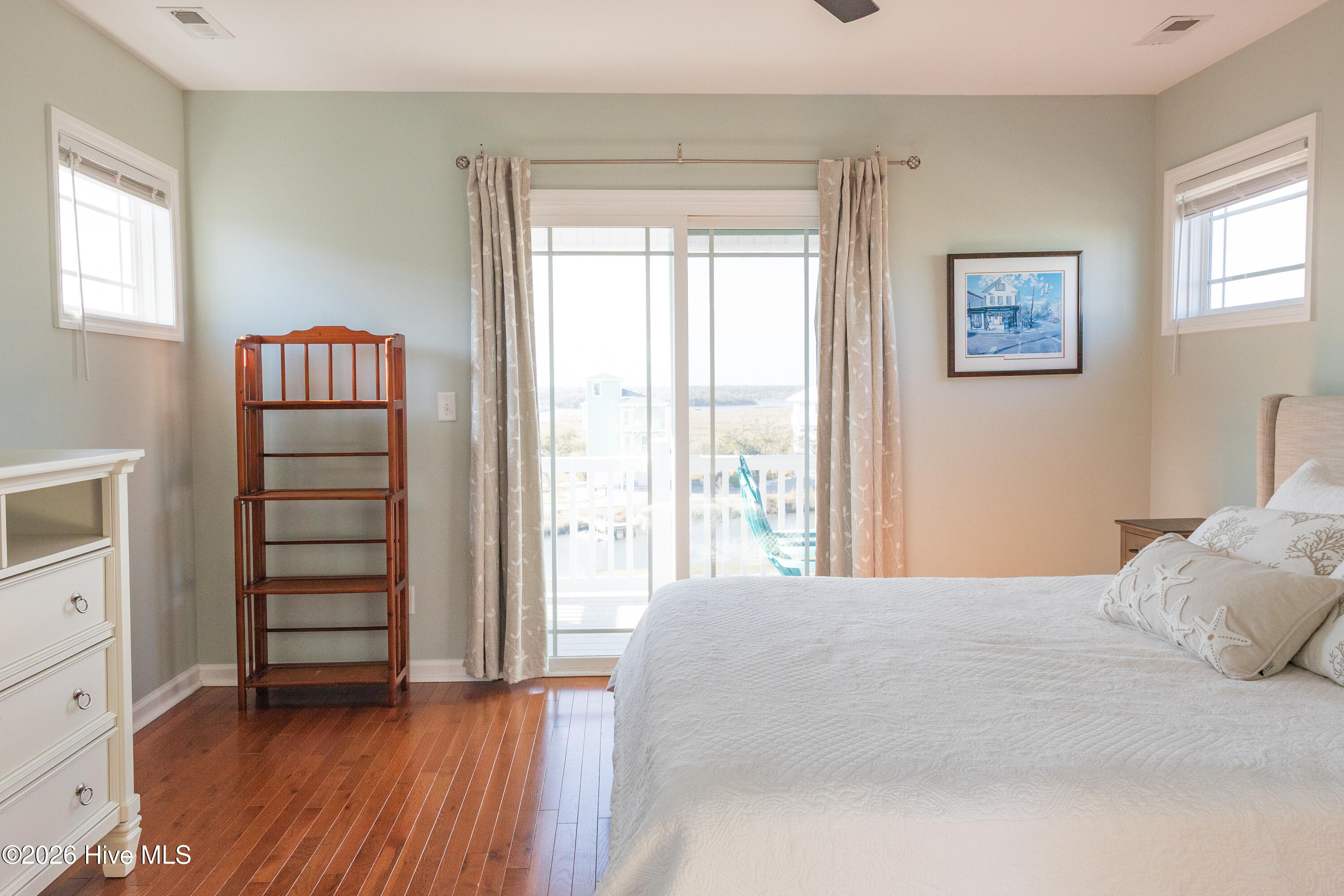 100559120 | Photo 27