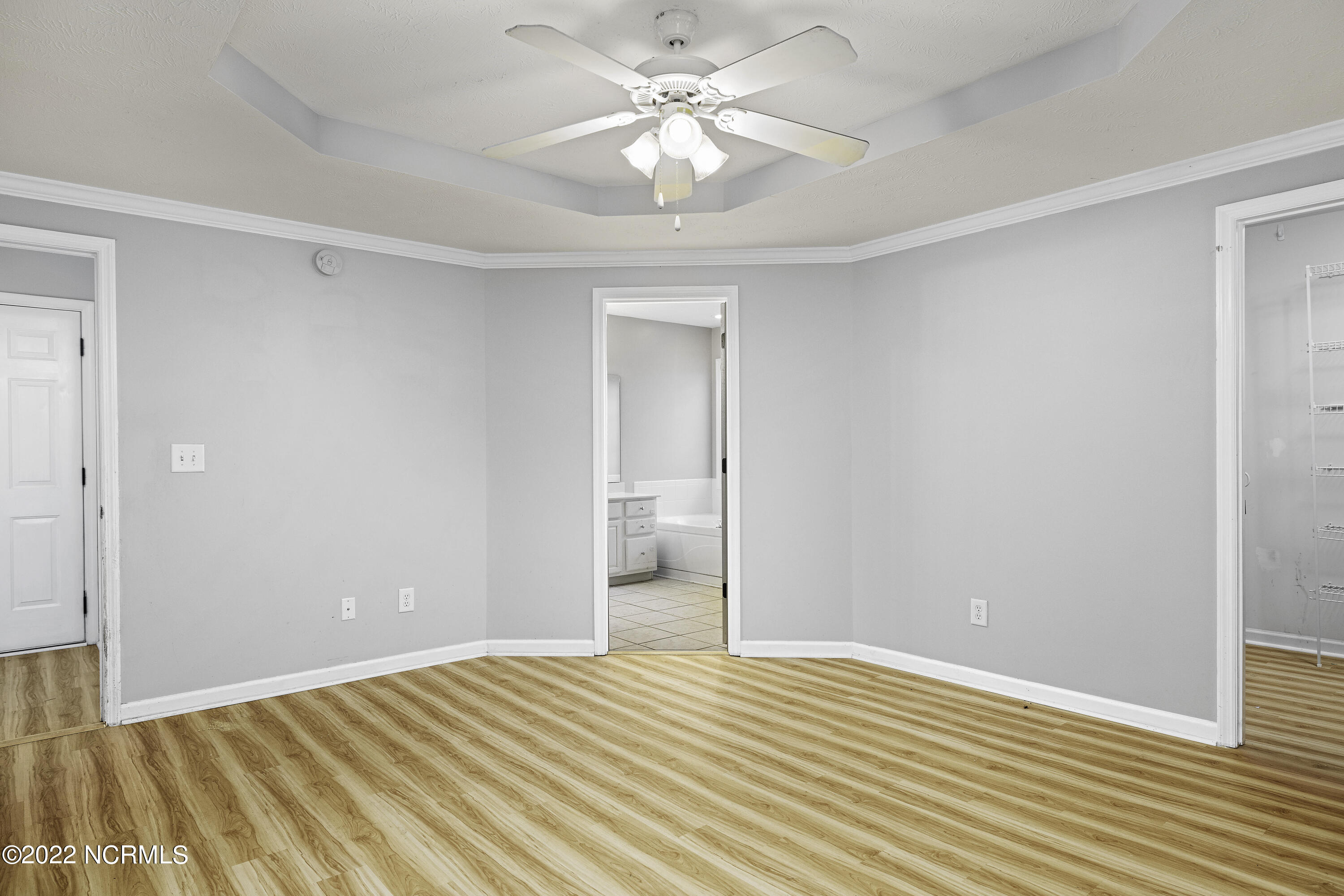 100549189 | Photo 14