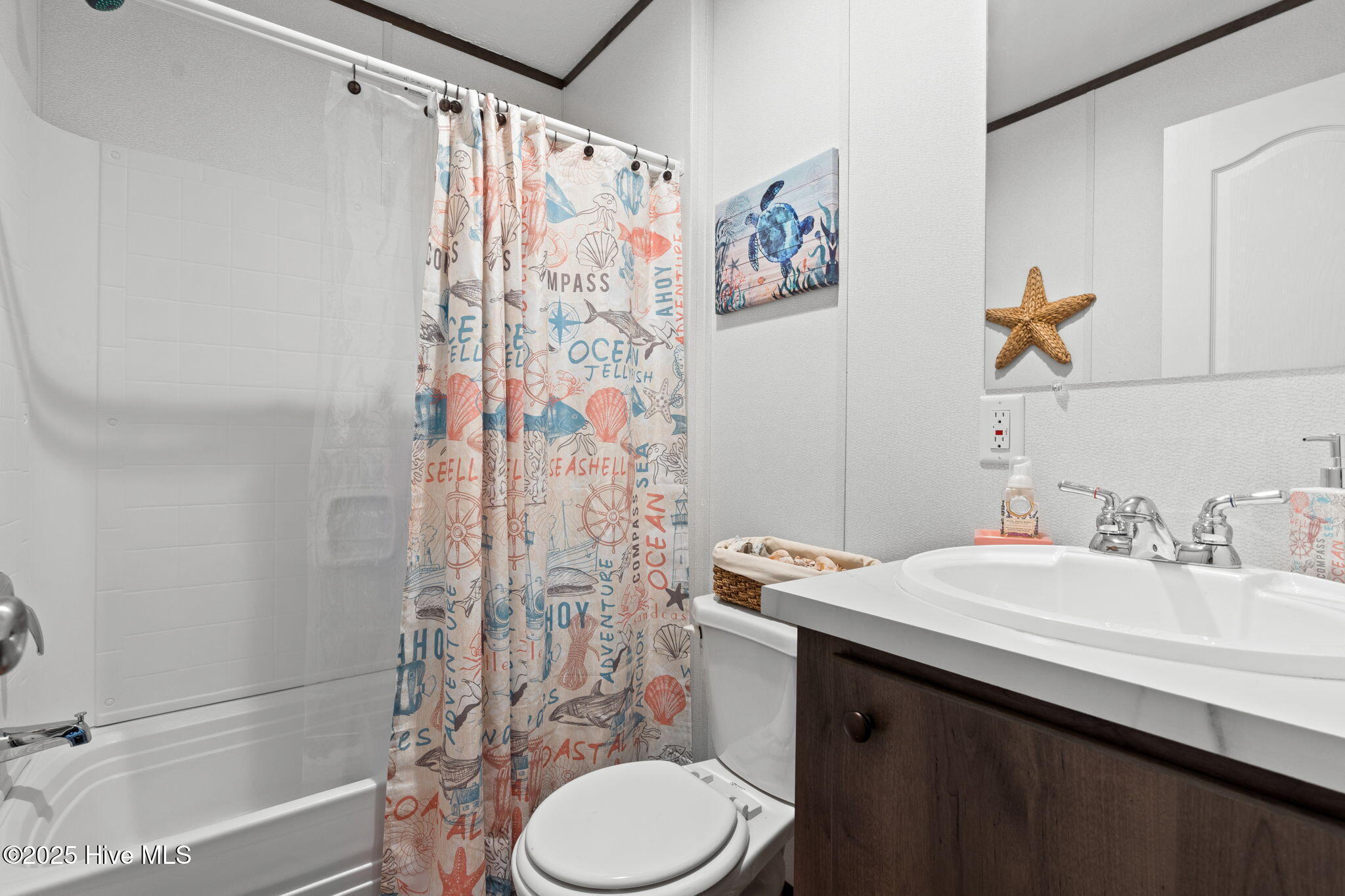 100526745 | Photo 16