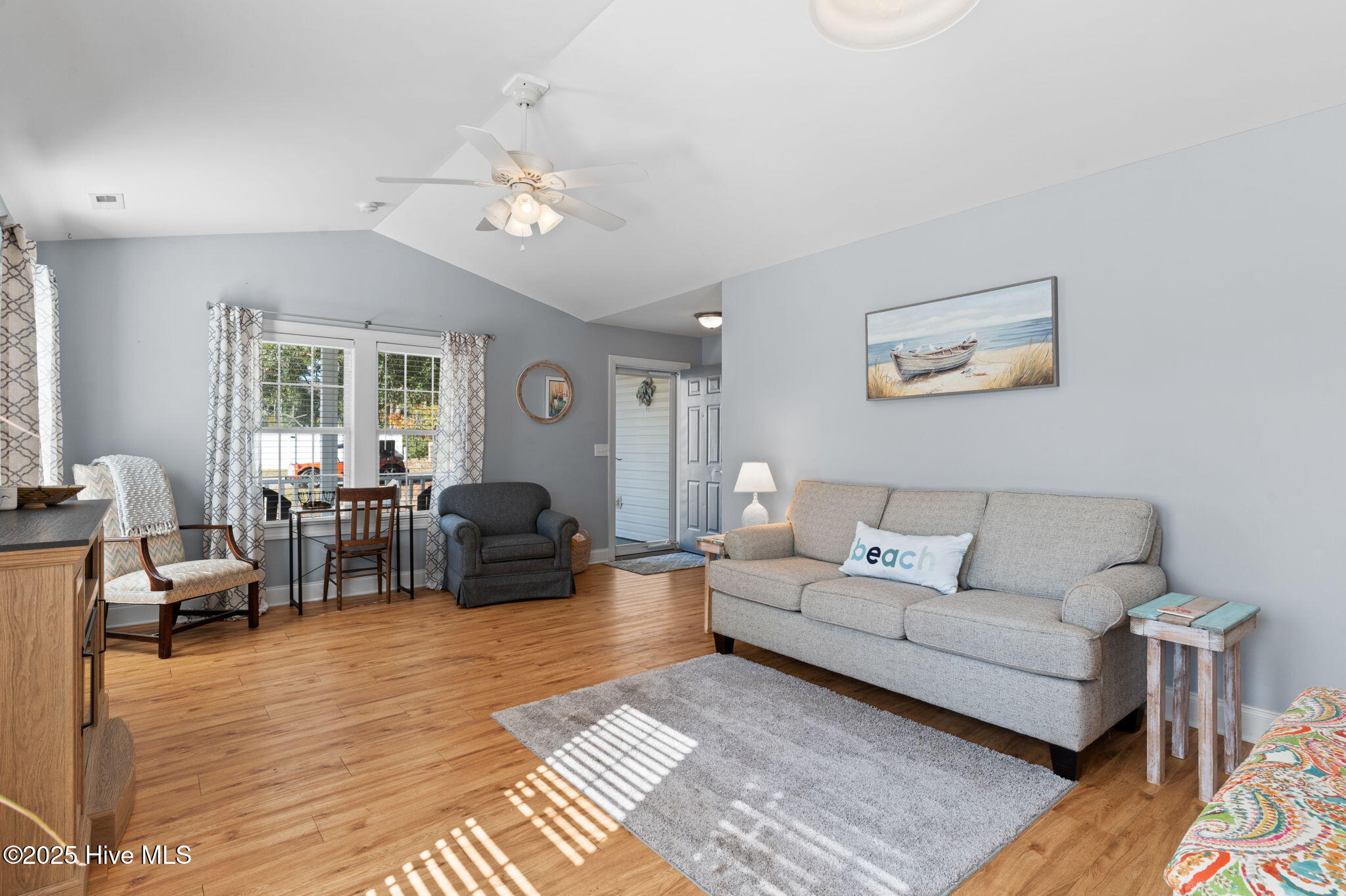 100541037 | Photo 18