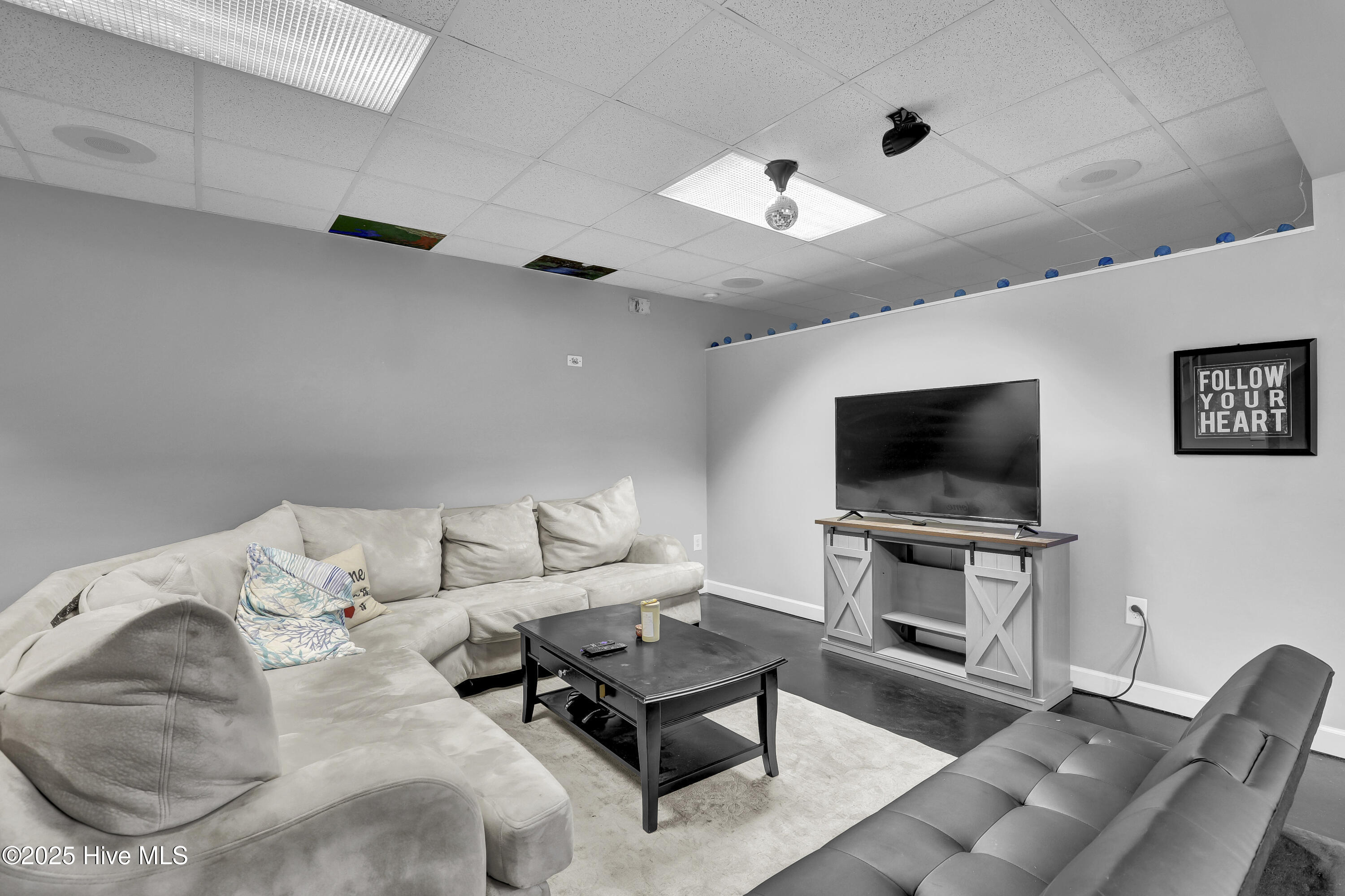 100525389 | Photo 28