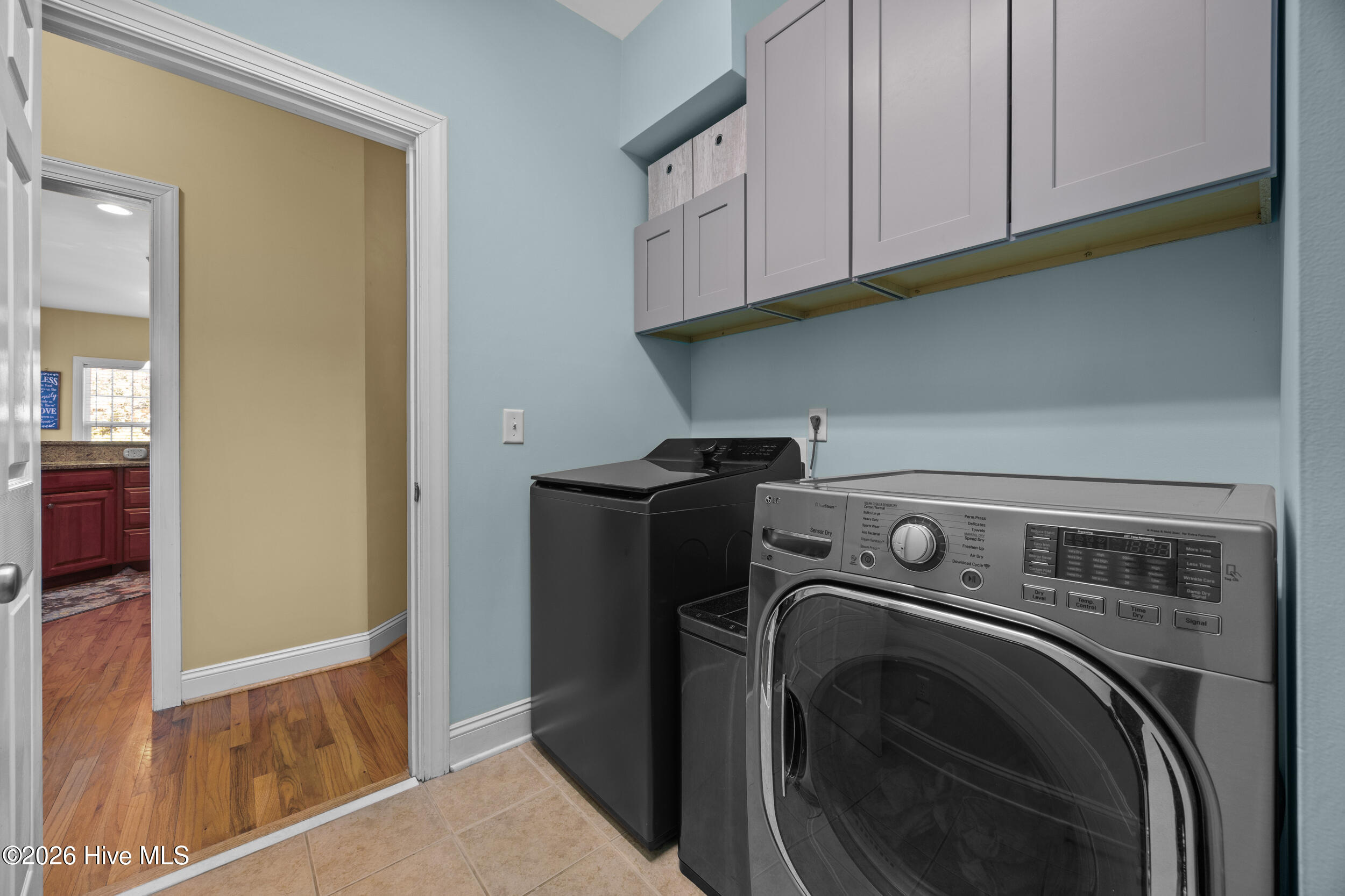 100550325 | Photo 35