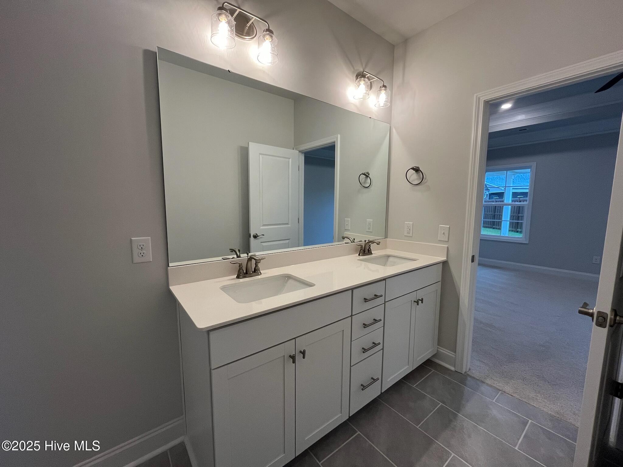 100447887 | Photo 27