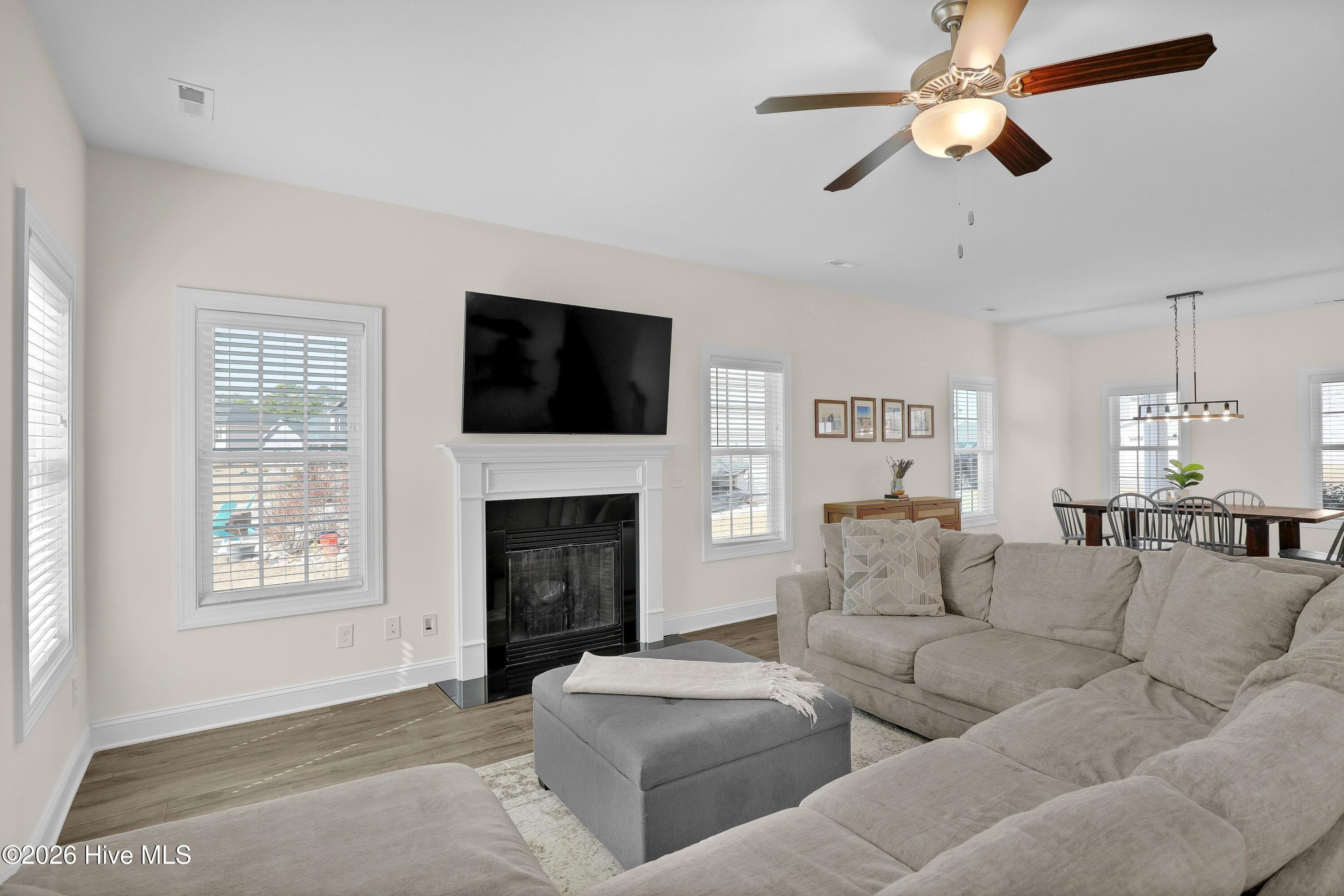 100557019 | Photo 16