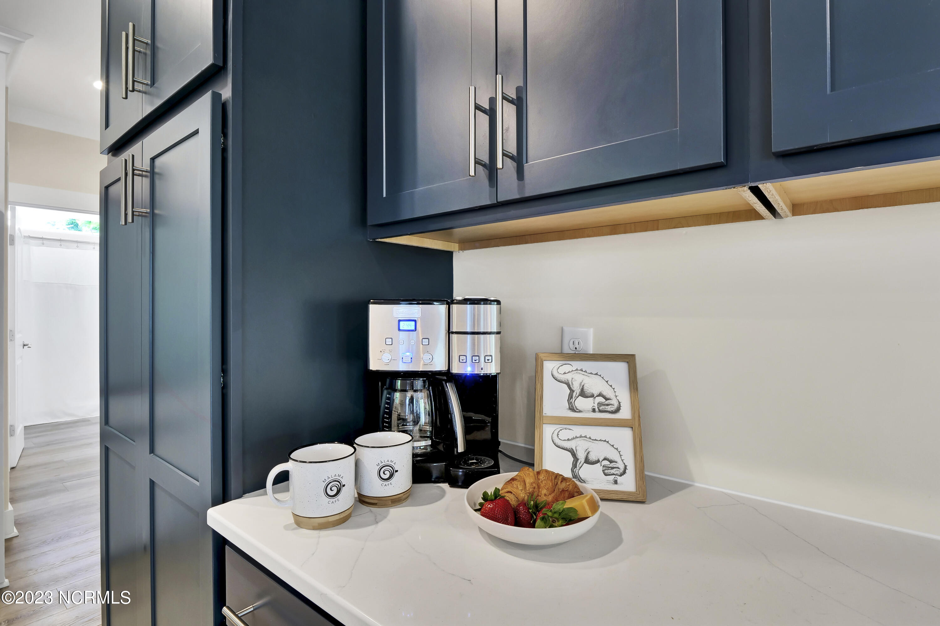 100526223 | Photo 14