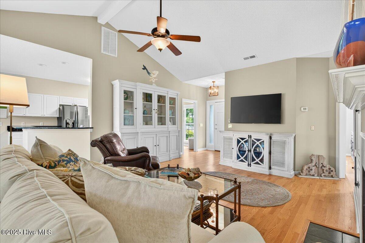 100561885 | Photo 19