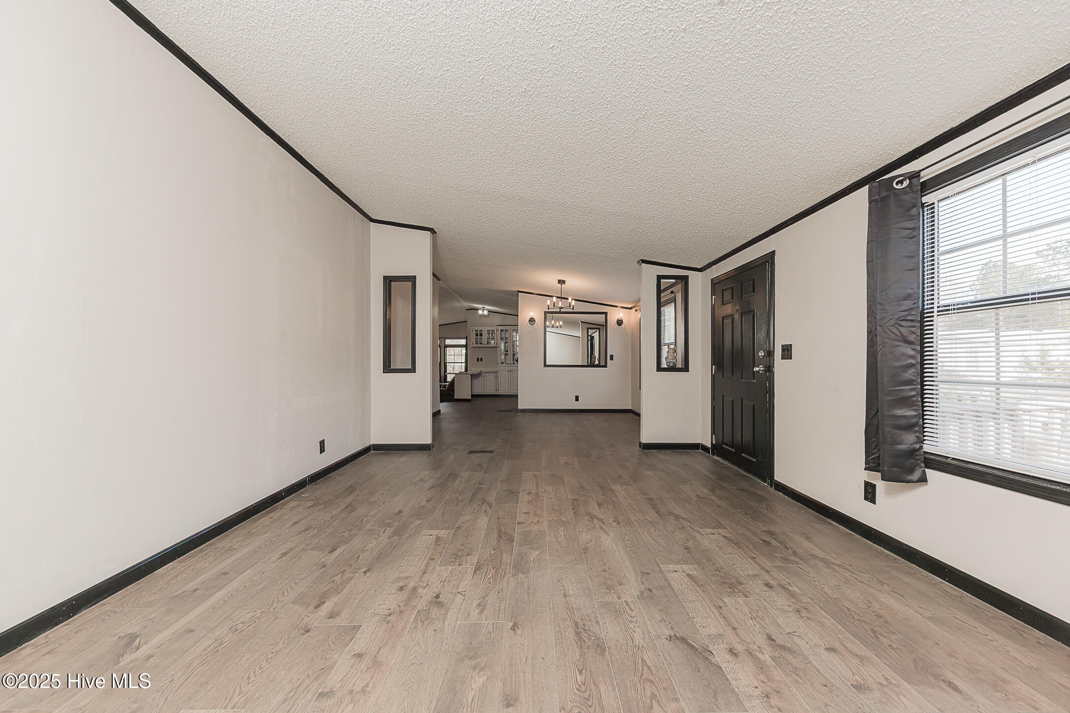 100546784 | Photo 10