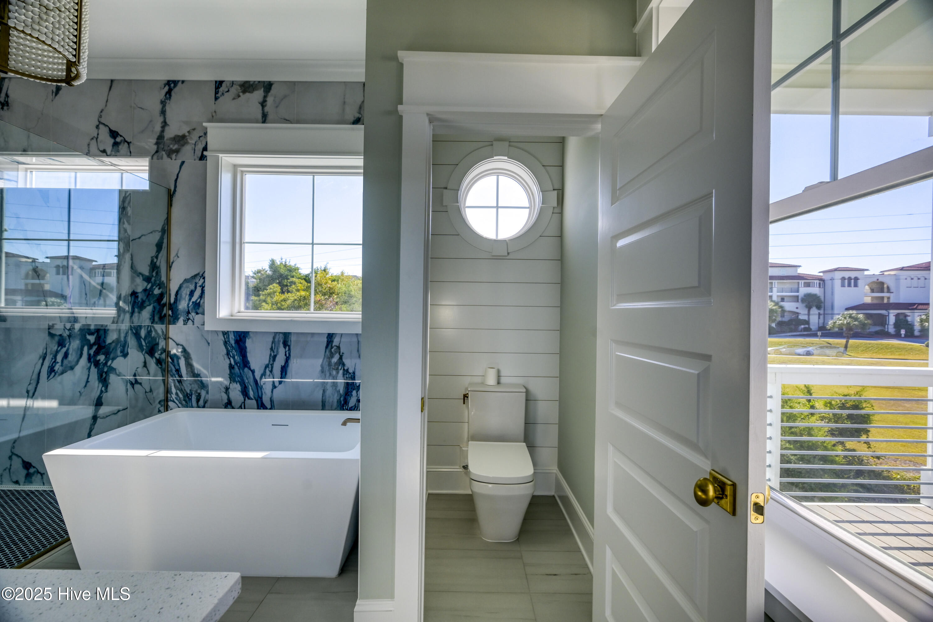 100516070 | Photo 33