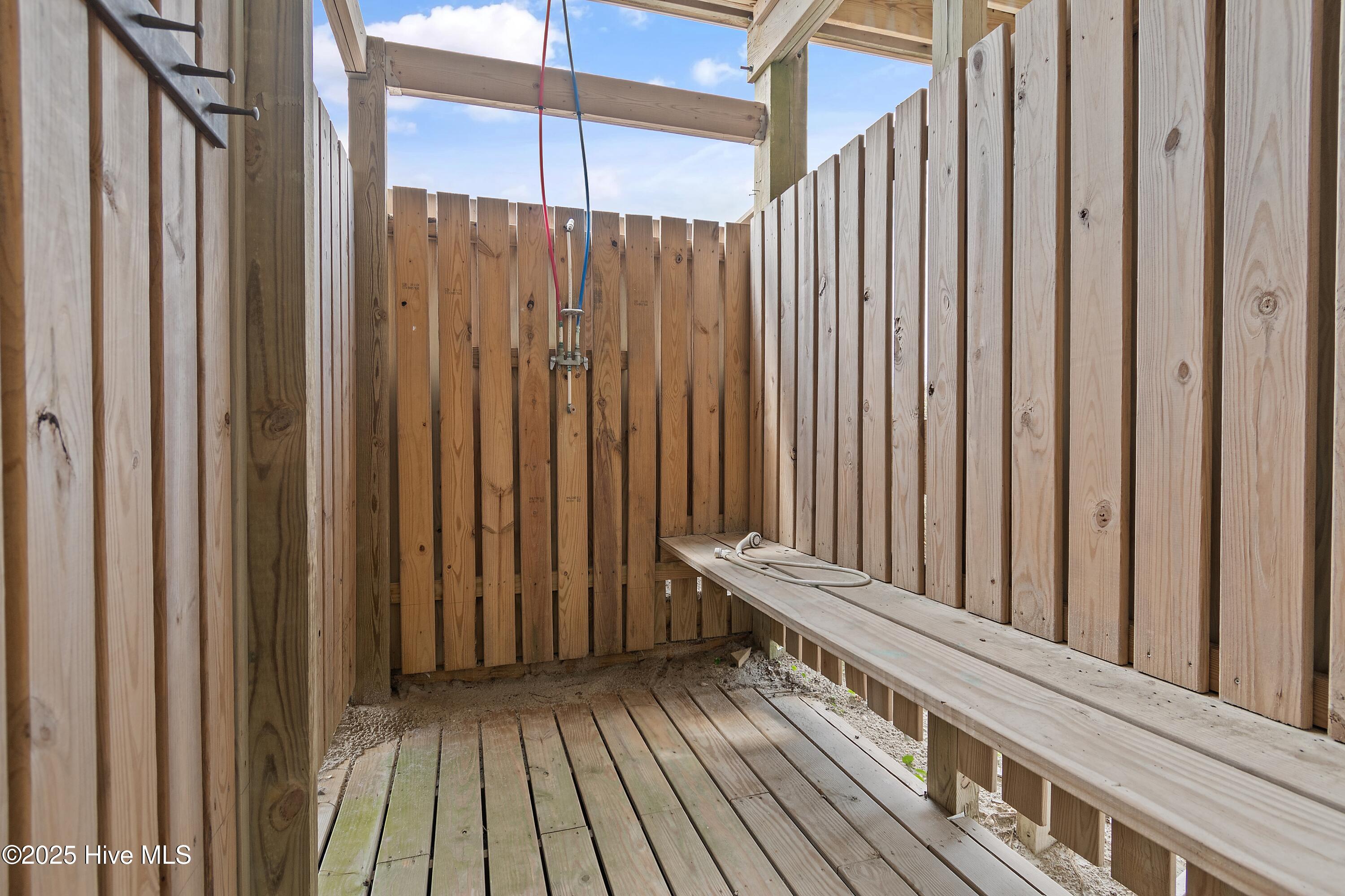 100554405 | Photo 32