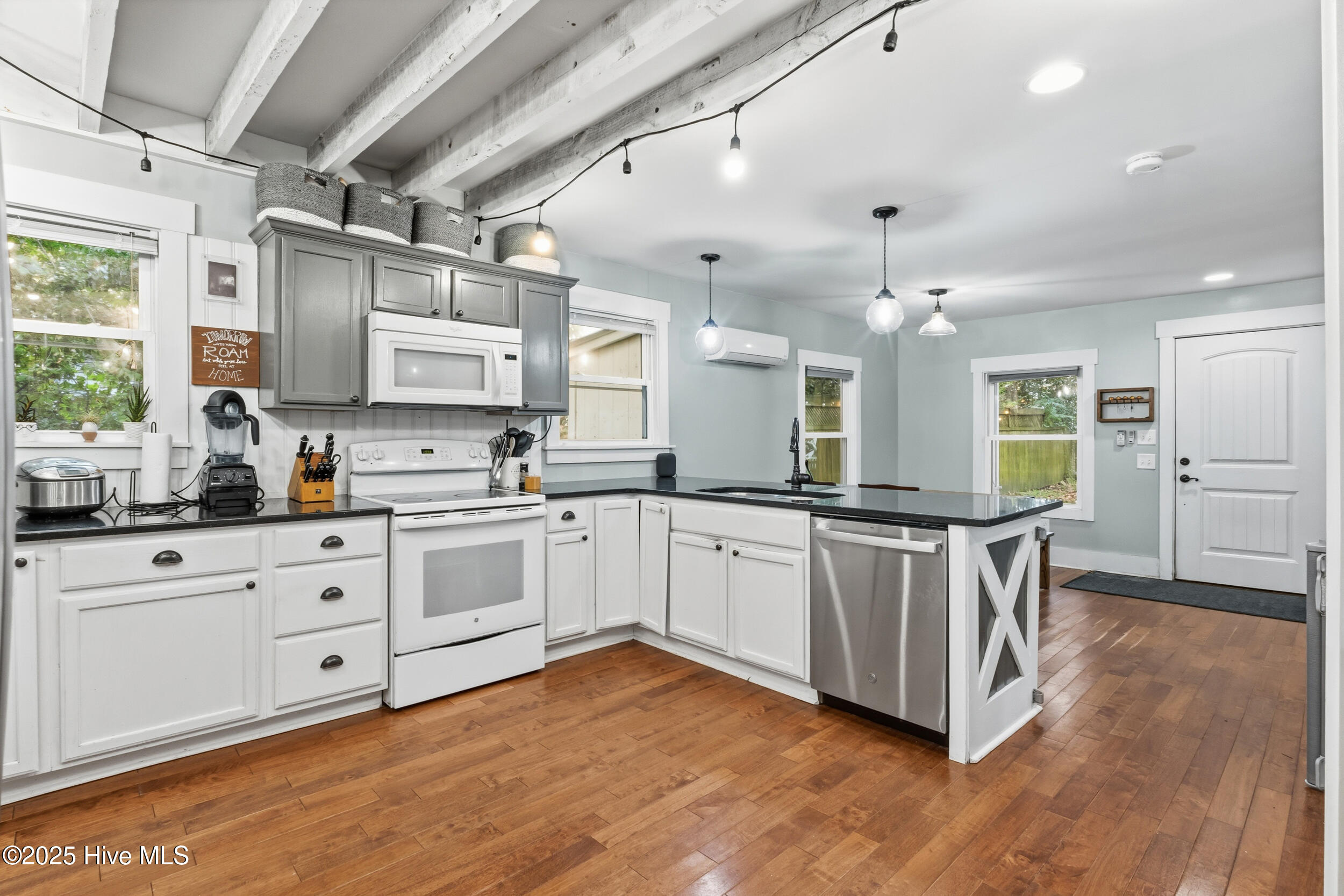 100539278 | Photo 13