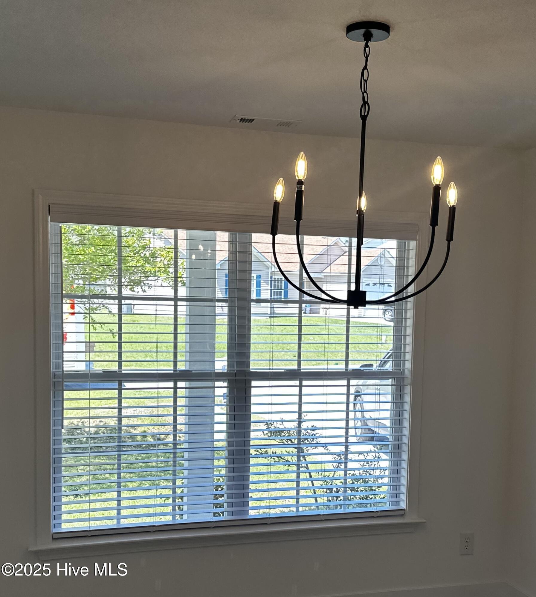 100548000 | Photo 10