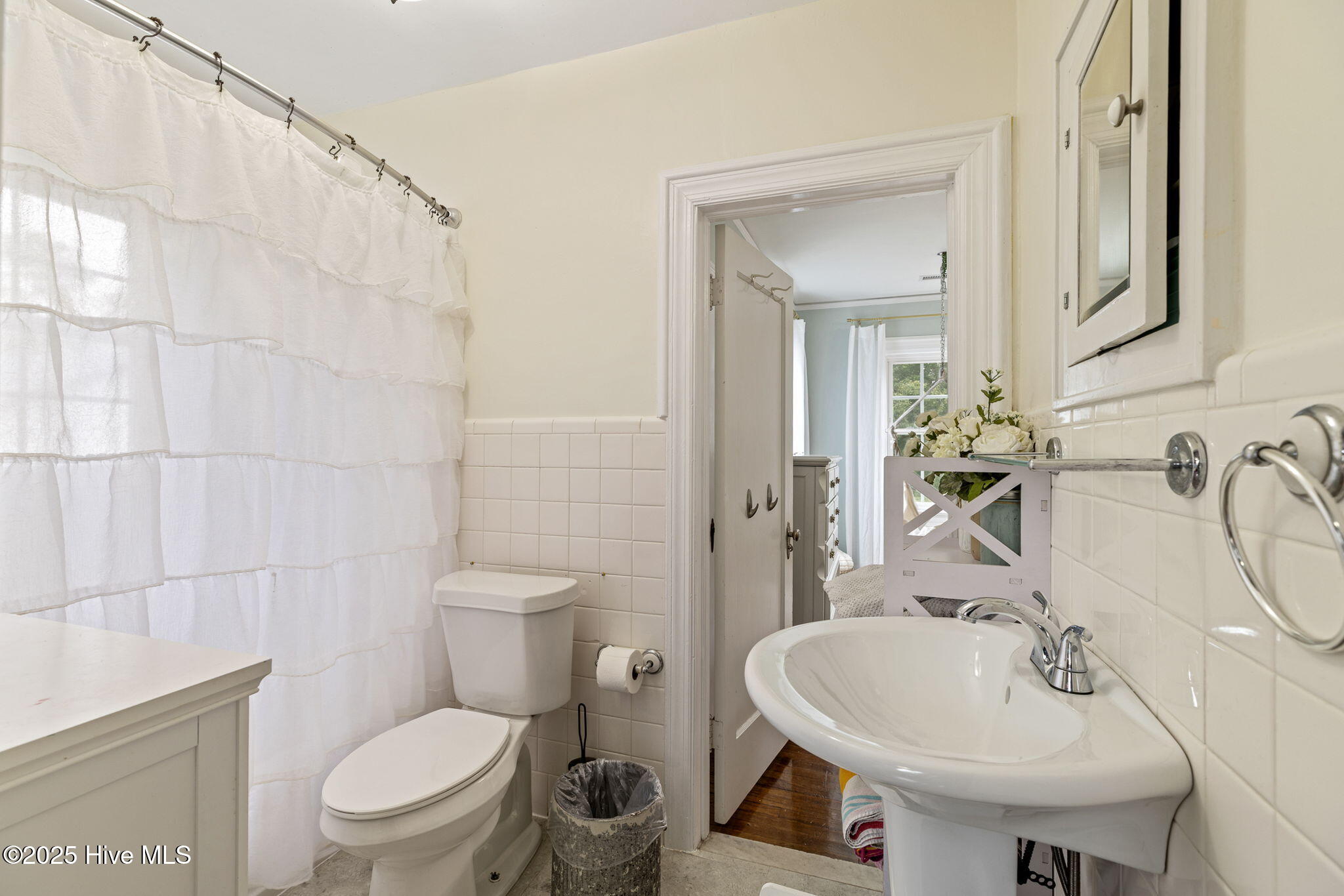 100533679 | Photo 47