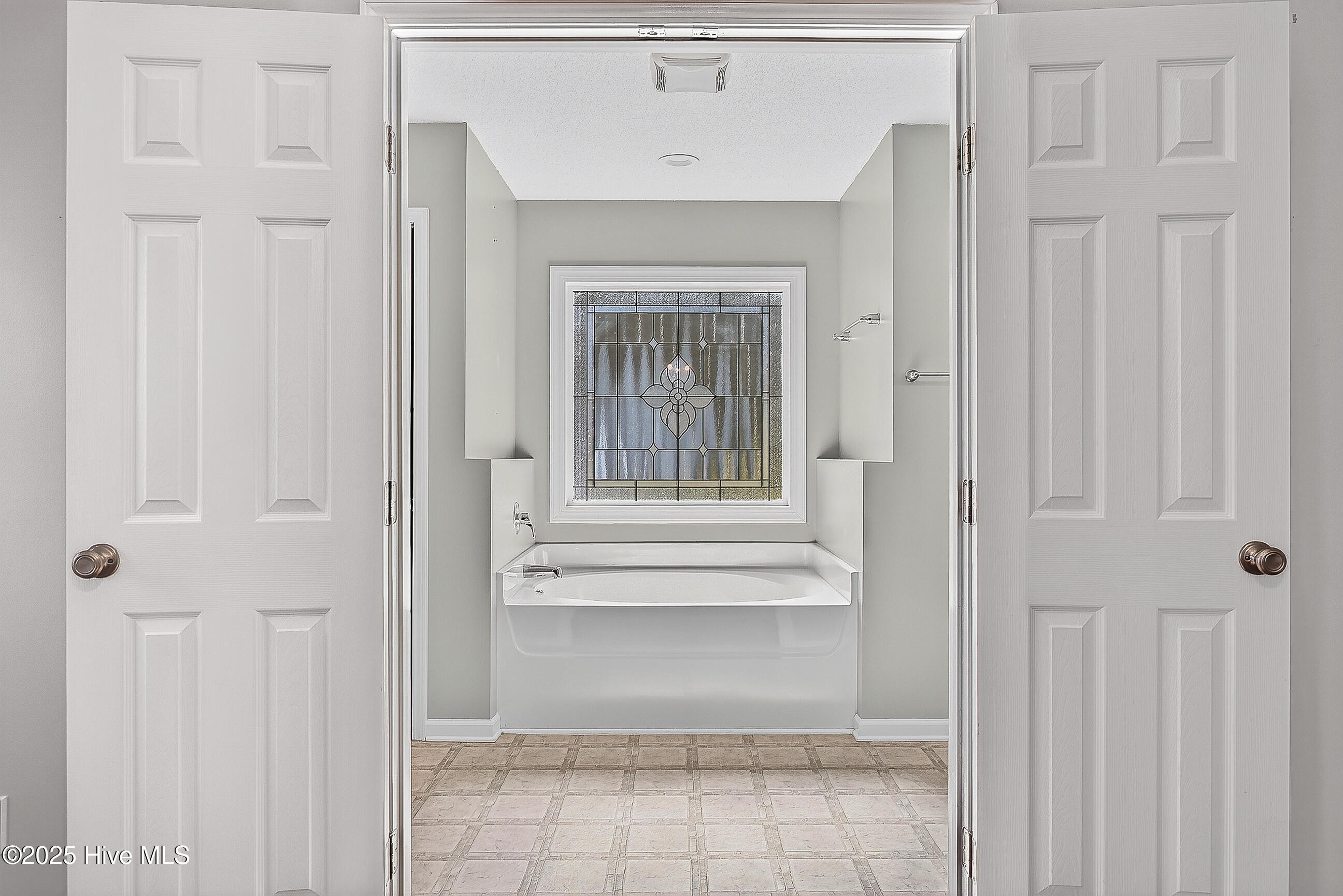 100540052 | Photo 17