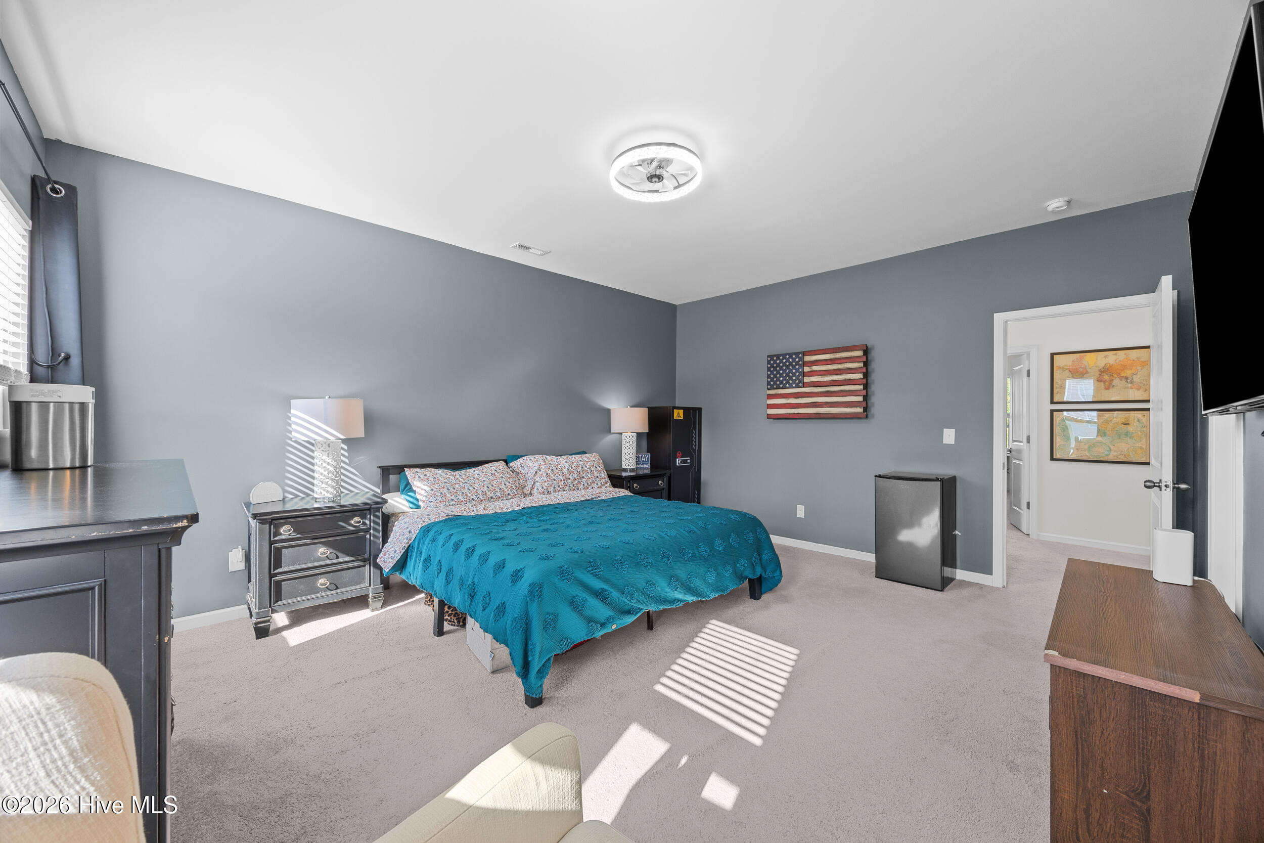 100568989 | Photo 21