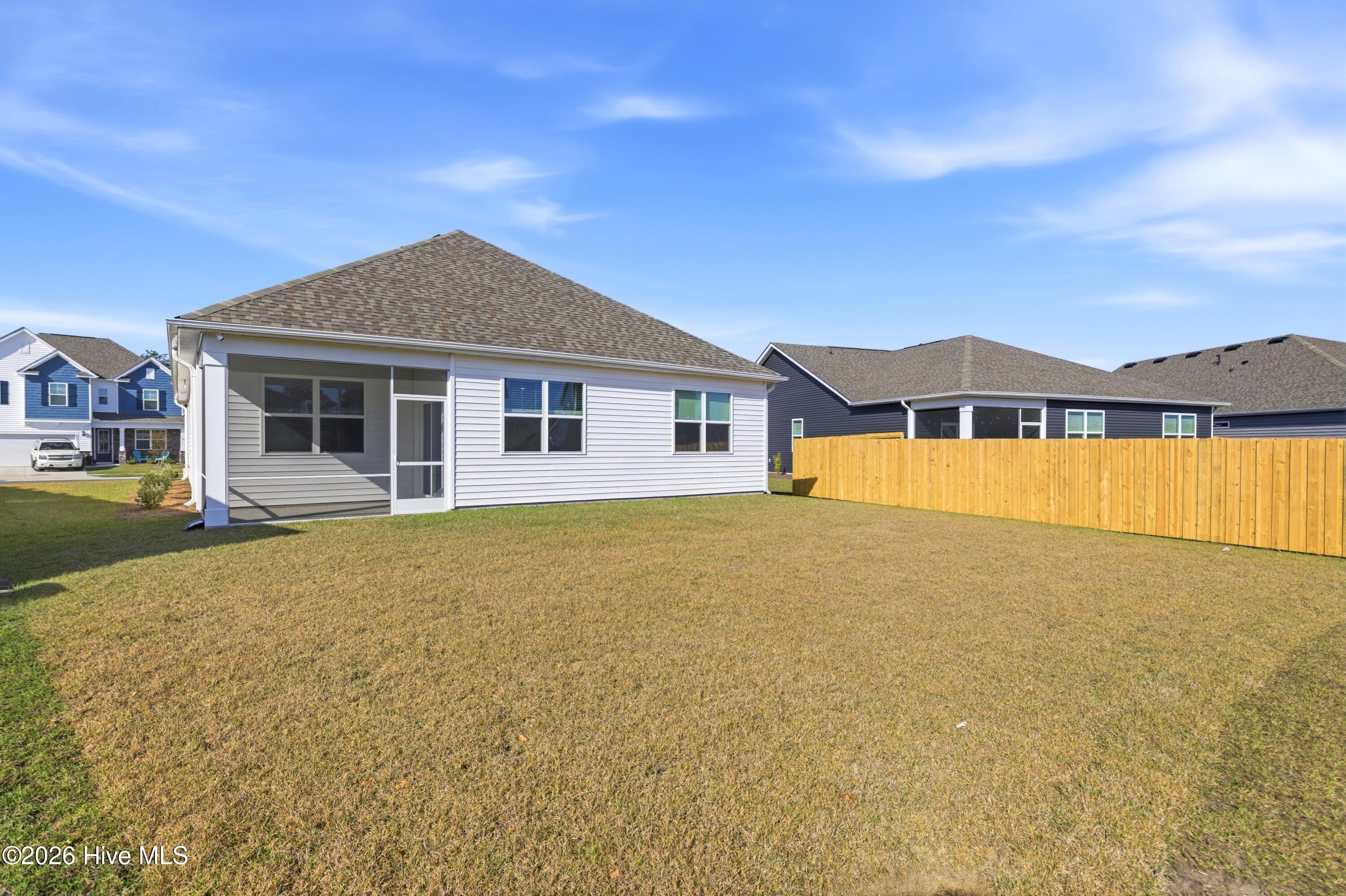 100563047 | Photo 16