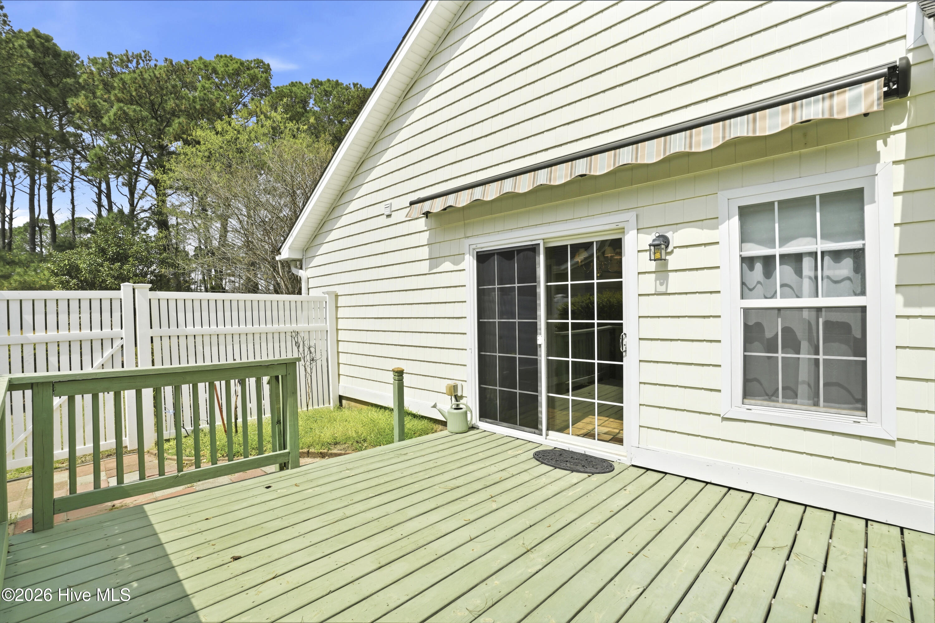 100562955 | Photo 51